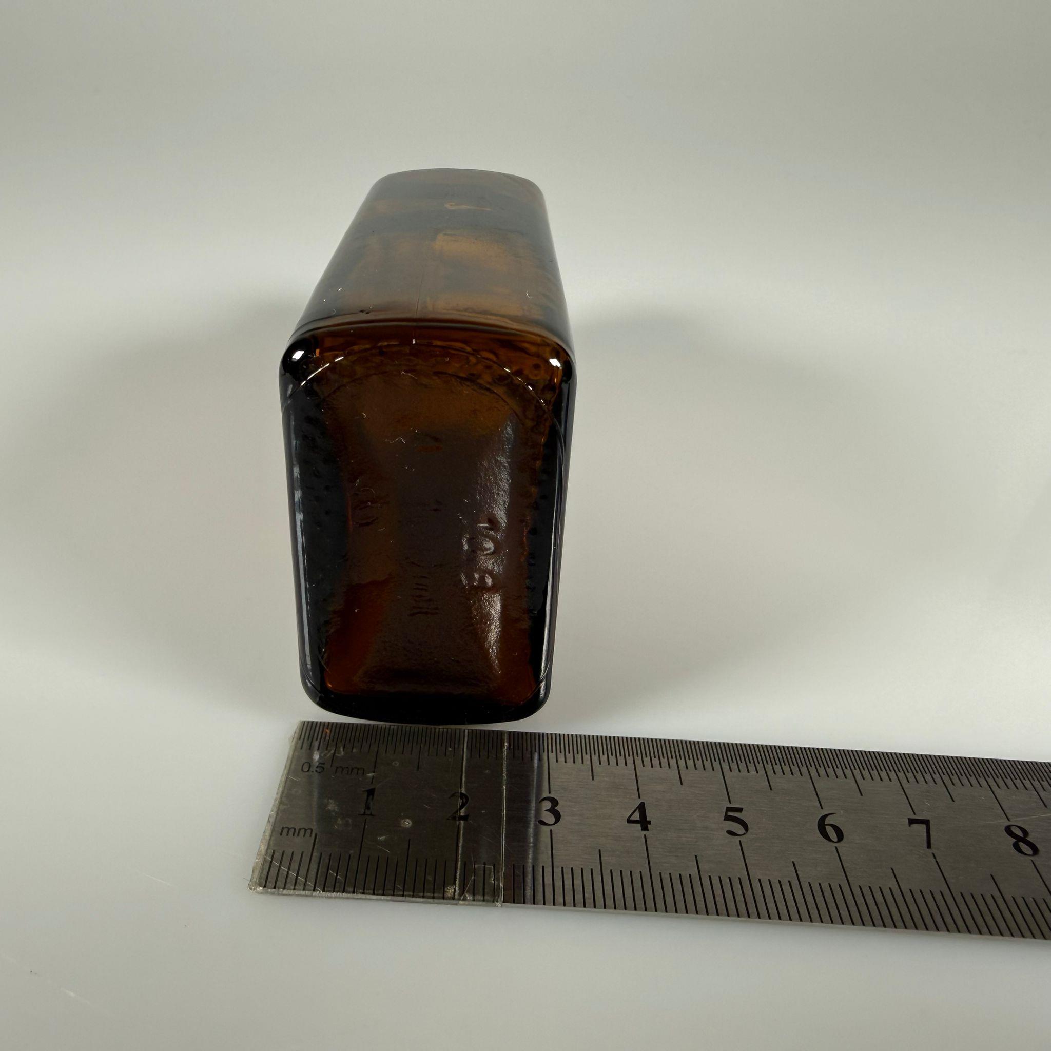 100 ML YASSI DOLUMU KOLAY, GENİŞ AĞIZLI İÇTEN DAMLALIKLI ŞİŞE (28 MM AĞIZ)  - 100 CC SİYAH CONTALI KAPAKLI İÇTEN DAMLALIKLI CAM ECZA ŞİŞESİ - AMBER KAHVERENGİ