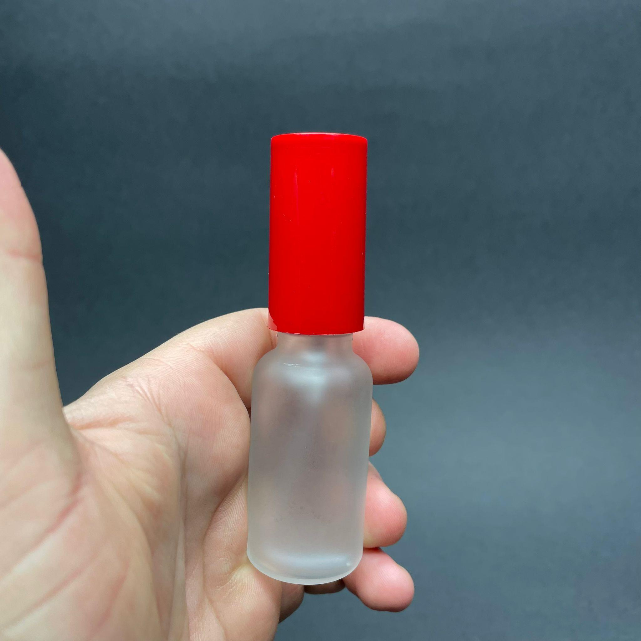 20 CC BUZLU CAM ŞİŞE - KIRMIZI PLASTİK KAPAK - BEYAZ SPREYLİ - 20 ML PARFÜM ŞİŞESİ