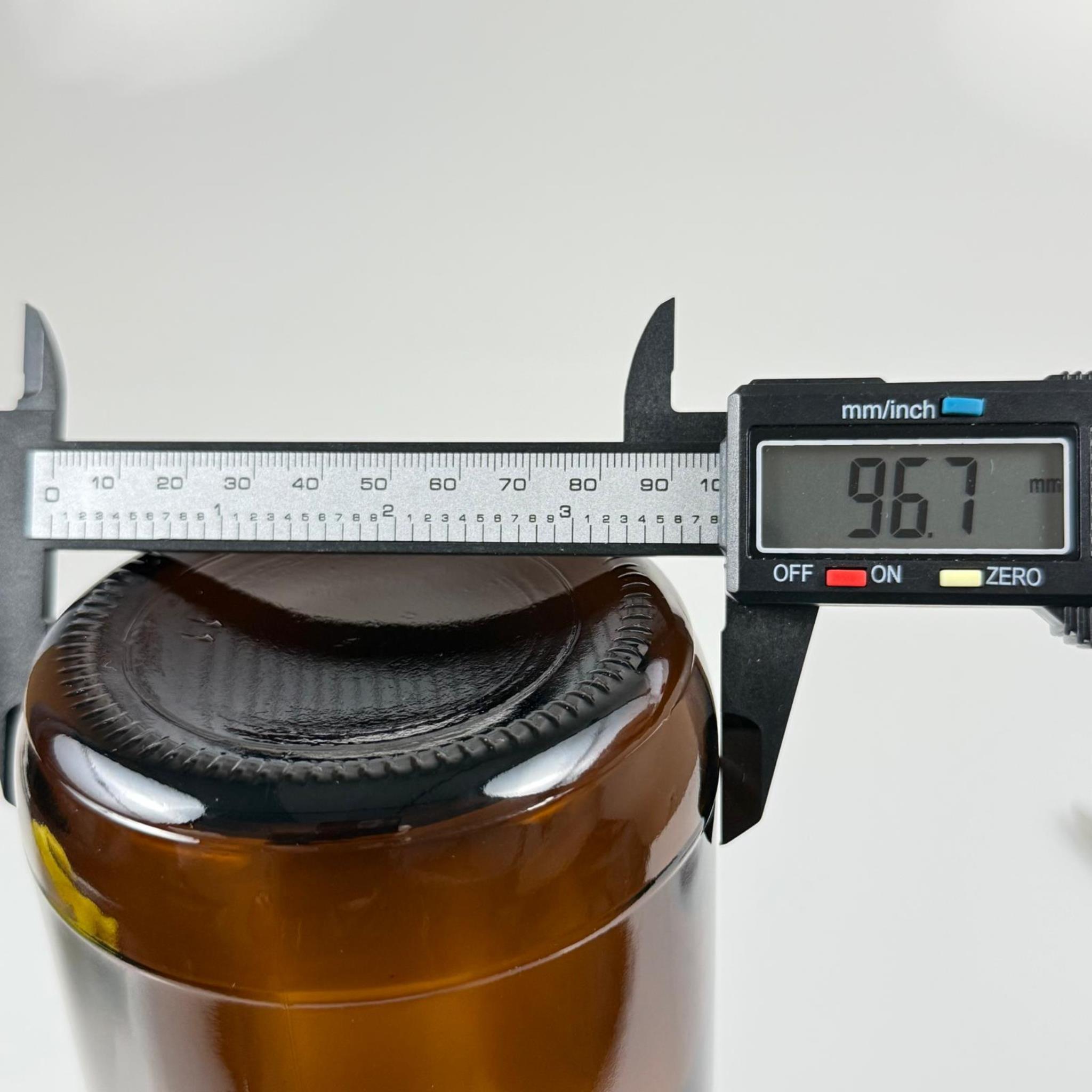 1000 CC AMBER CAM ŞİŞE - SİYAH DOZAJ POMPALI (HER BASMADA 4 CC SIVI ATAR)  - 1000 ML POMPALI ŞİŞE - ŞURUP, ŞAMPUAN, KREM GİBİ YOĞUN KIVAMLI SIVILARDA KULLANILIR