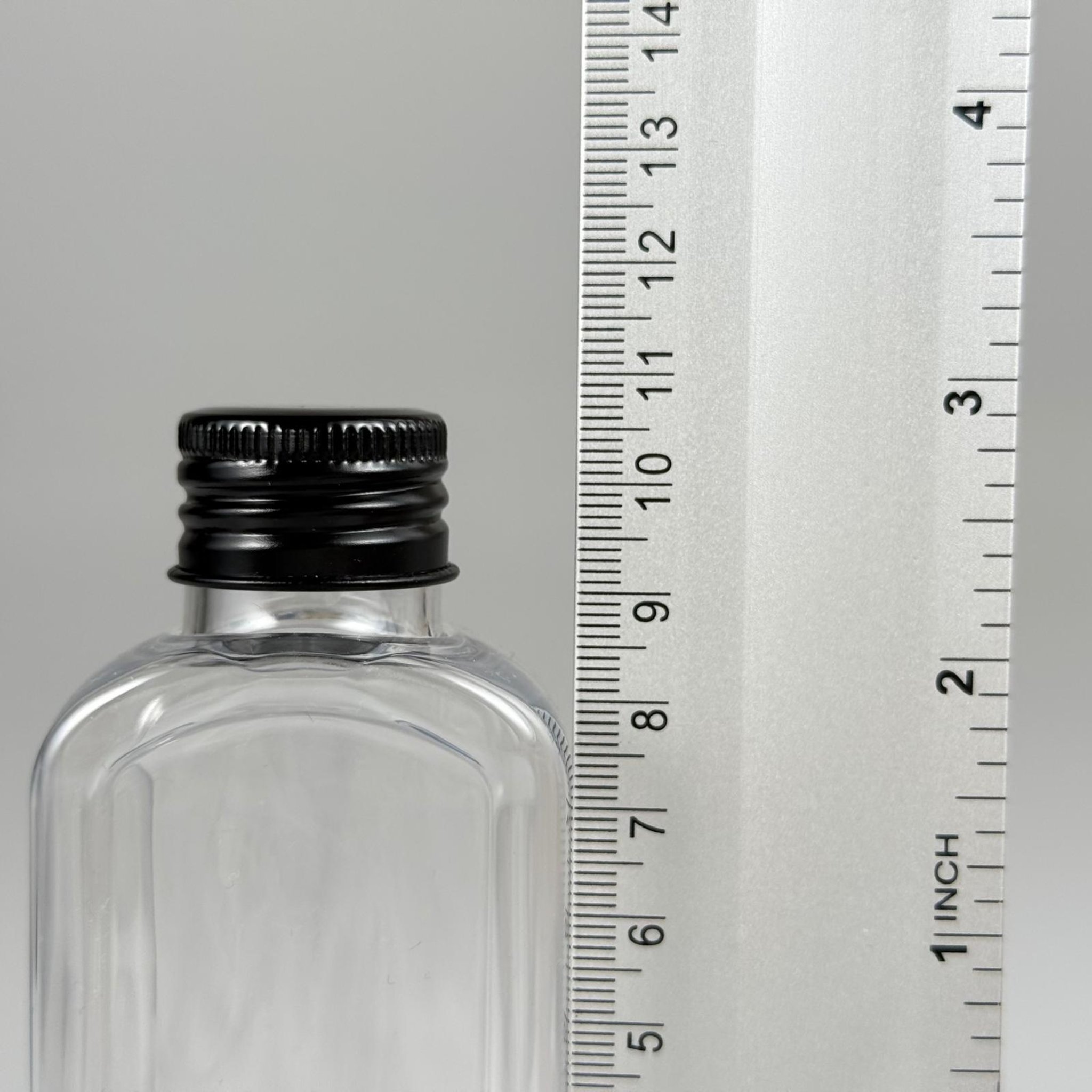 100 CC YASSI KÖŞELİ MODEL ŞEFFAF PET ŞİŞE (24 AĞIZ) + KÖPÜK CONTALI SİYAH METAL ALÜMİNYUM KAPAK TAKIM - 100 ML KAPAKLI PLASTİK ŞİŞELER