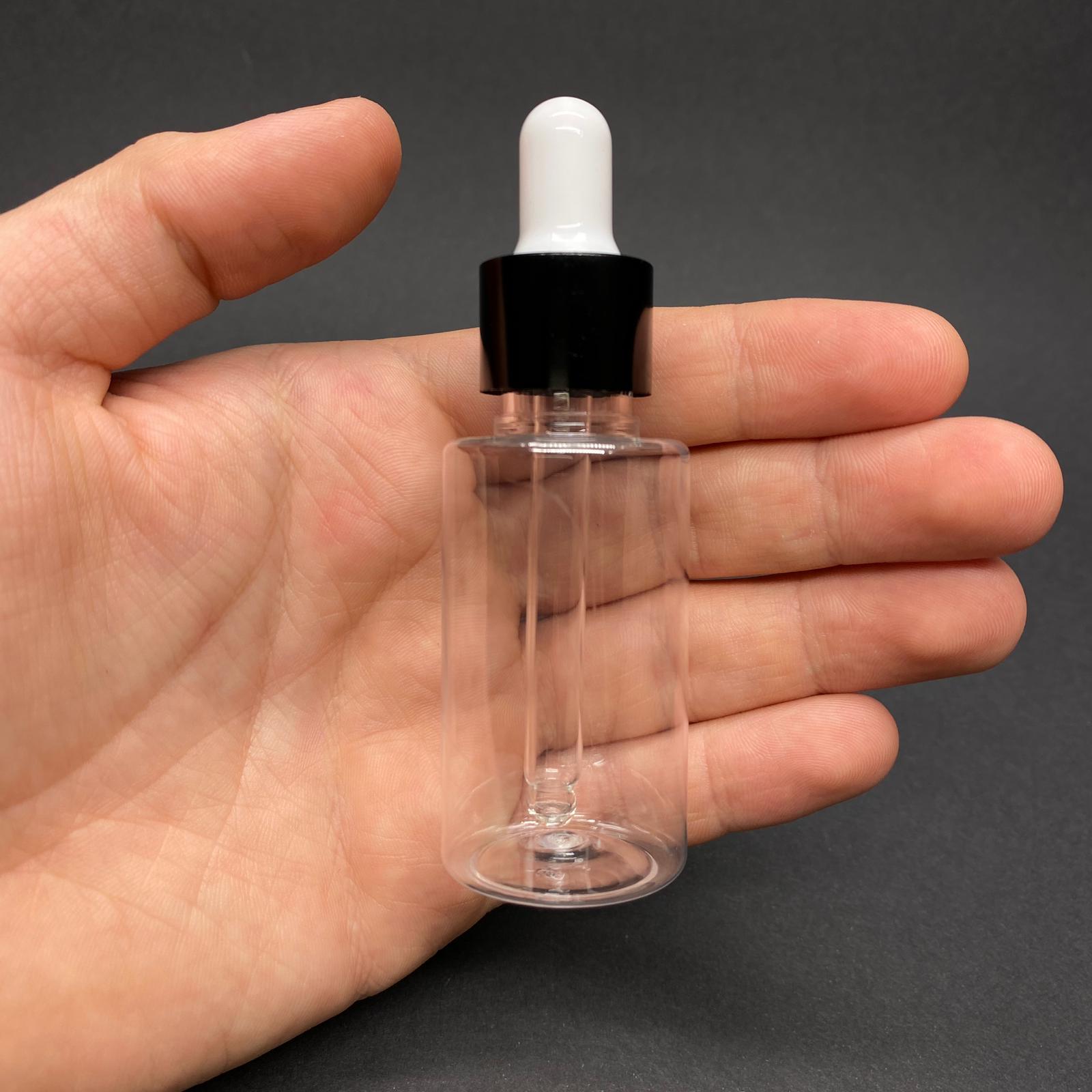 30 CC PET ŞİŞE SİLİNDİR KISA MODEL - CAM DAMLALIKLI (BEYAZ EMZİK, SİYAH METAL DELİKLİ KAPAK, CAM PİPET) - 30 ML CAM DAMLALIKLI PET ŞİŞE