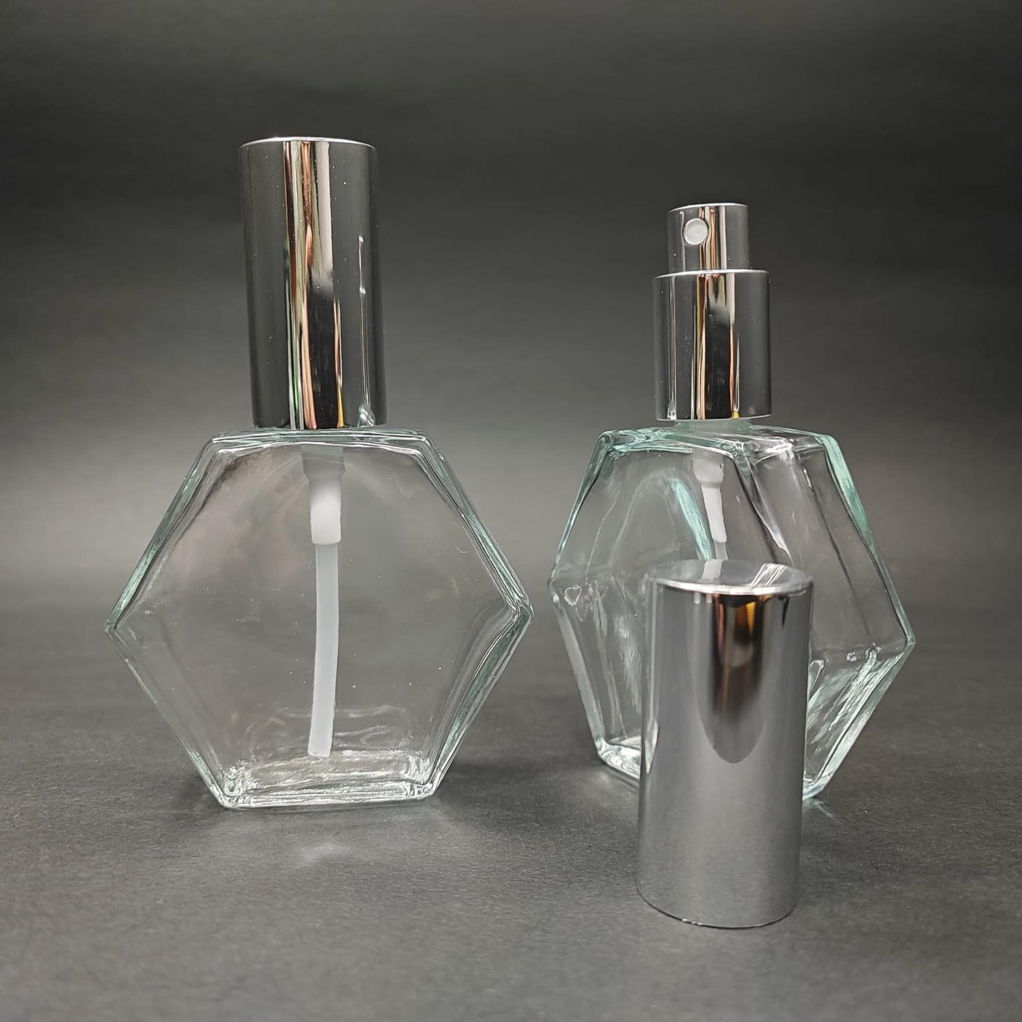 50 ML LÜKS VİDALI VALF ÇEVİRME PARFÜM ŞİŞELERİ - 50 CC ALTIGEN ŞEFFAF CAM ŞİŞE - GÜMÜŞ METAL SPREYLİ KAPAKLI SET