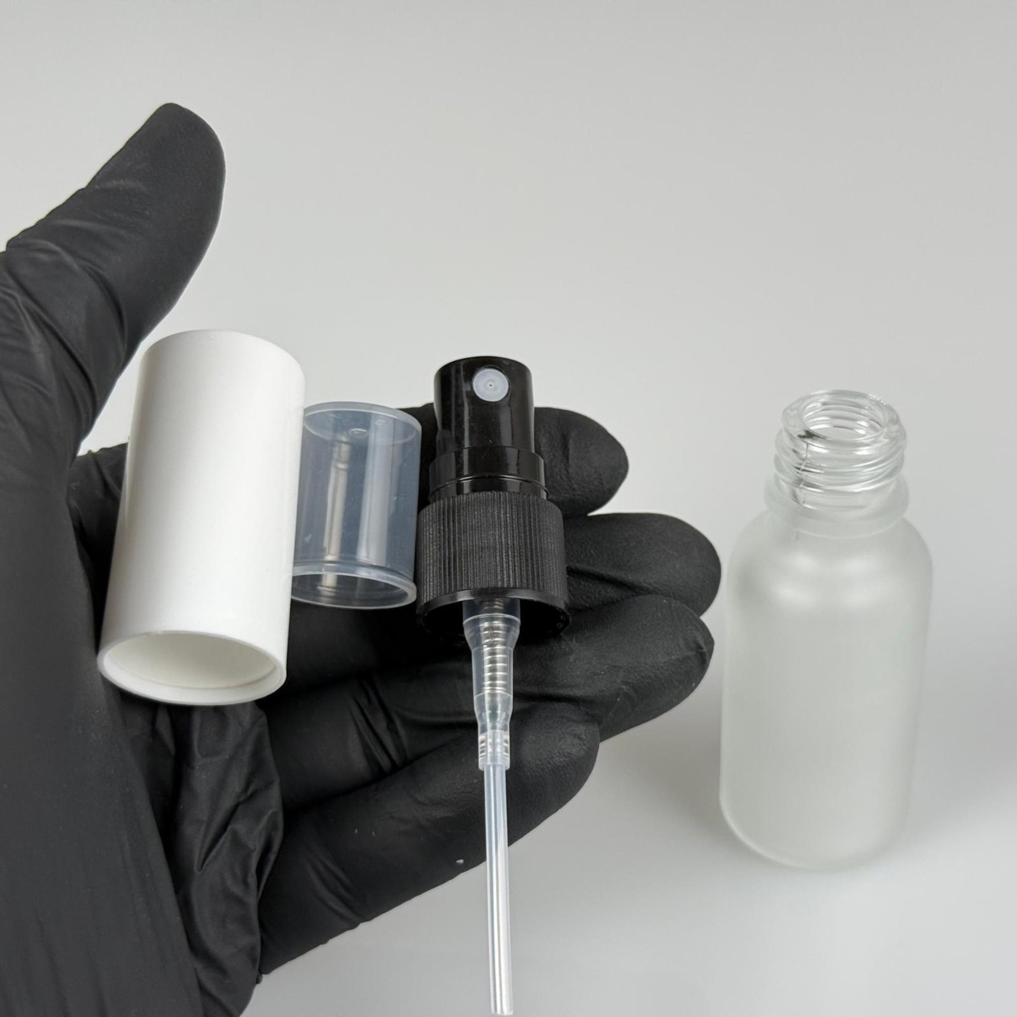 20 CC BUZLU CAM ŞİŞE - BEYAZ PLASTİK KAPAK - SİYAH SPREYLİ - 20 ML PARFÜM ŞİŞESİ