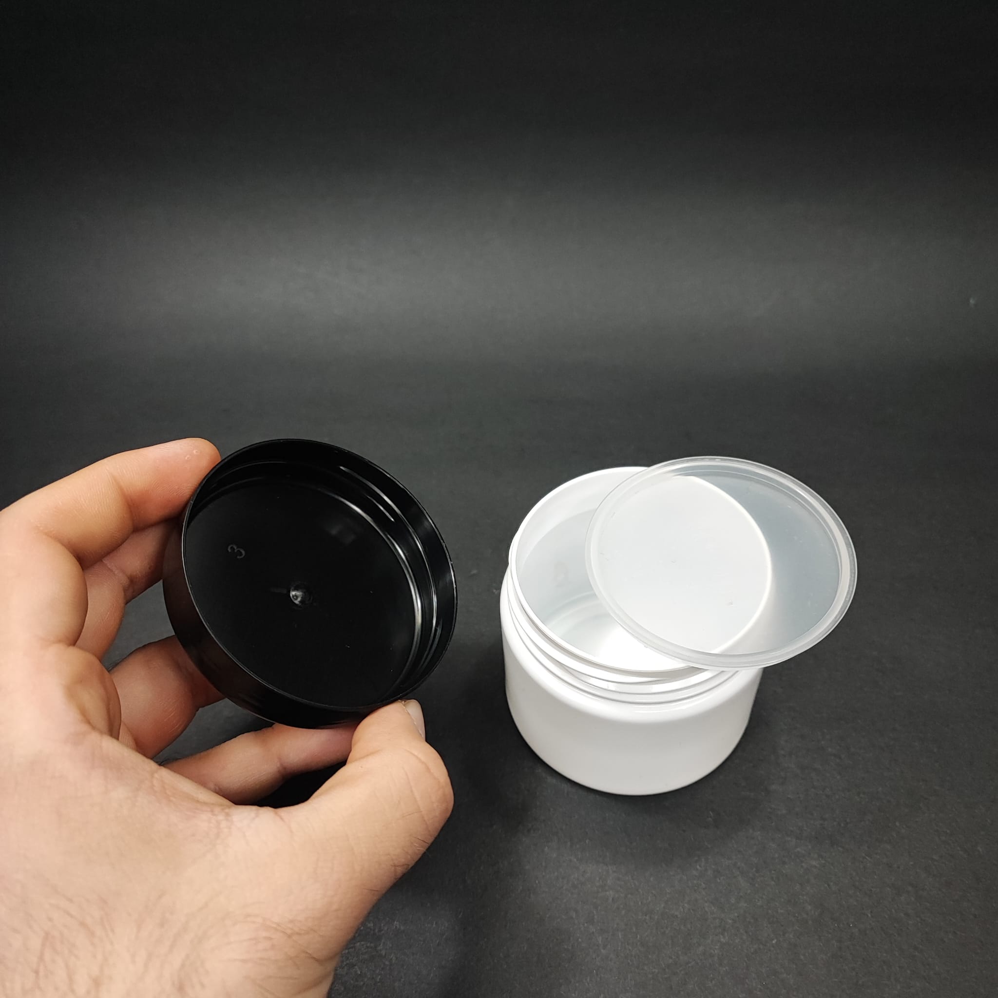 100 CC BEYAZ PET KAVANOZ - SİYAH KAPAKLI - İÇ TIPALI - 100 ML PLASTİK KREM KAVANOZU