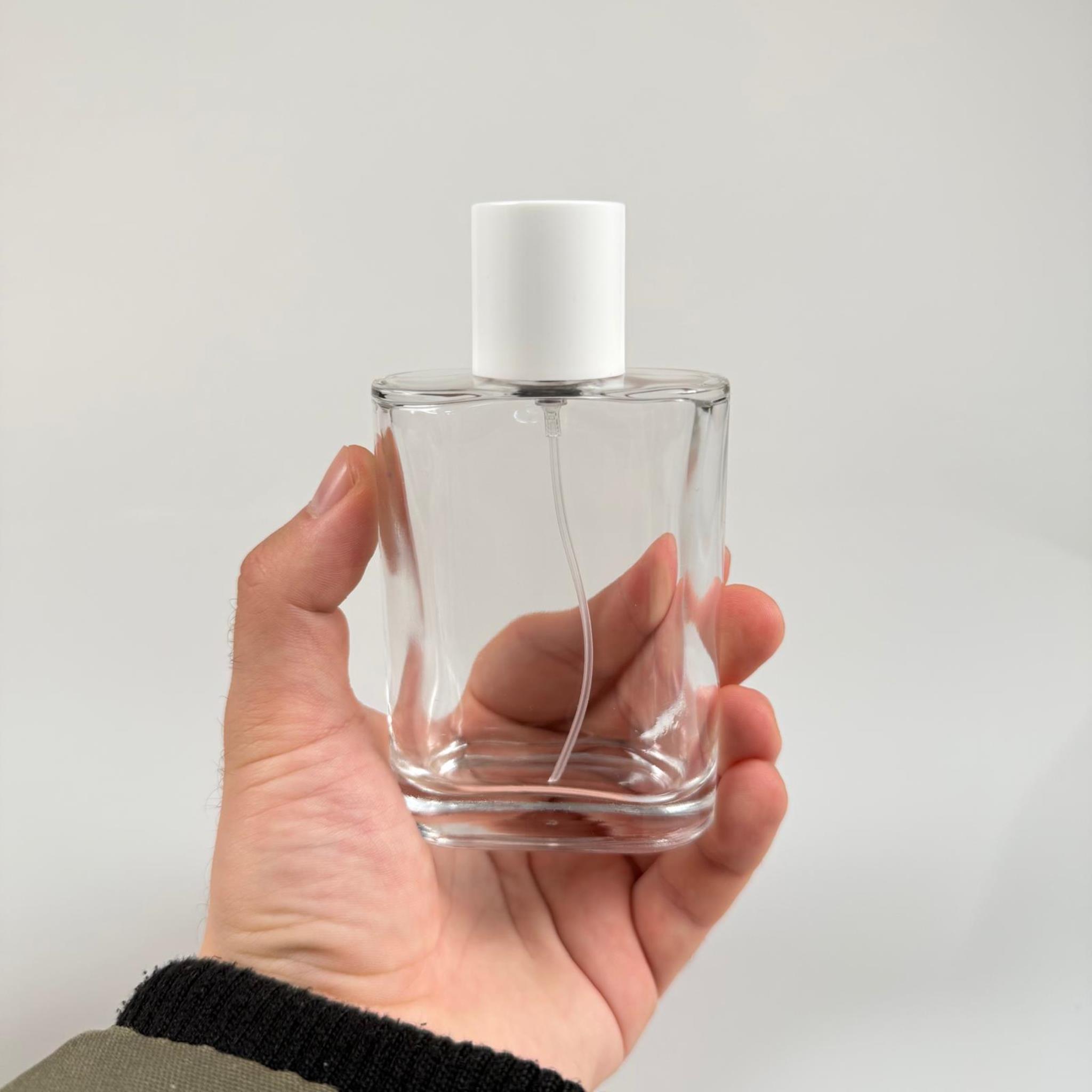 100 ML YASSI MODEL CEO PARFÜM ŞİŞESİ - GÜMÜŞ METAL SPREYLİ + BEYAZ KAPAKLI (AĞIZ 15 MM GEÇME KOLAY KAPAMA)