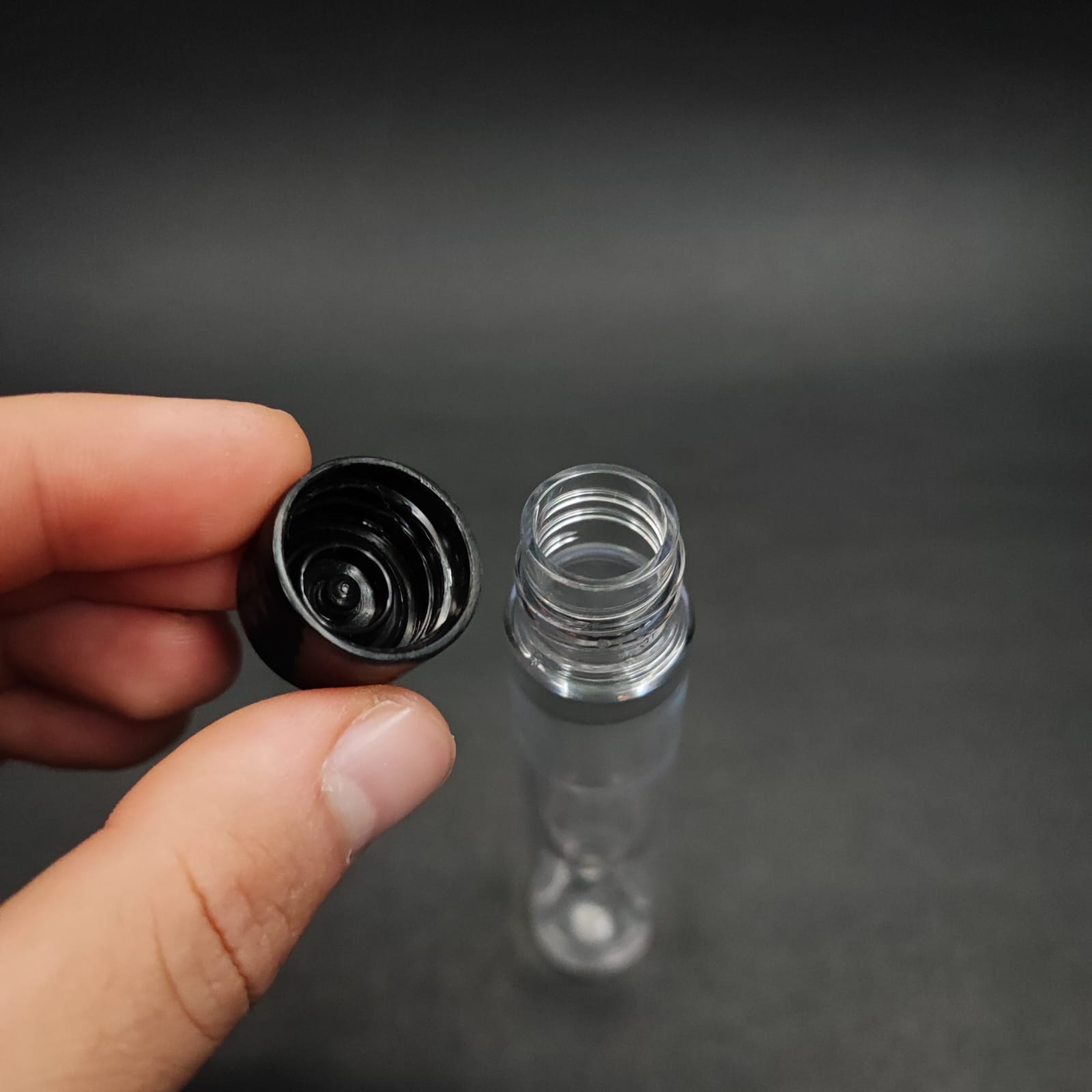 30 CC ŞEFFAF PLASTİK UZUN ŞİŞE + KENDİNDEN CONTALI SIZDIRMAZ SİYAH KAPAK  - 30 ML KAPAKLI PET ŞİŞE