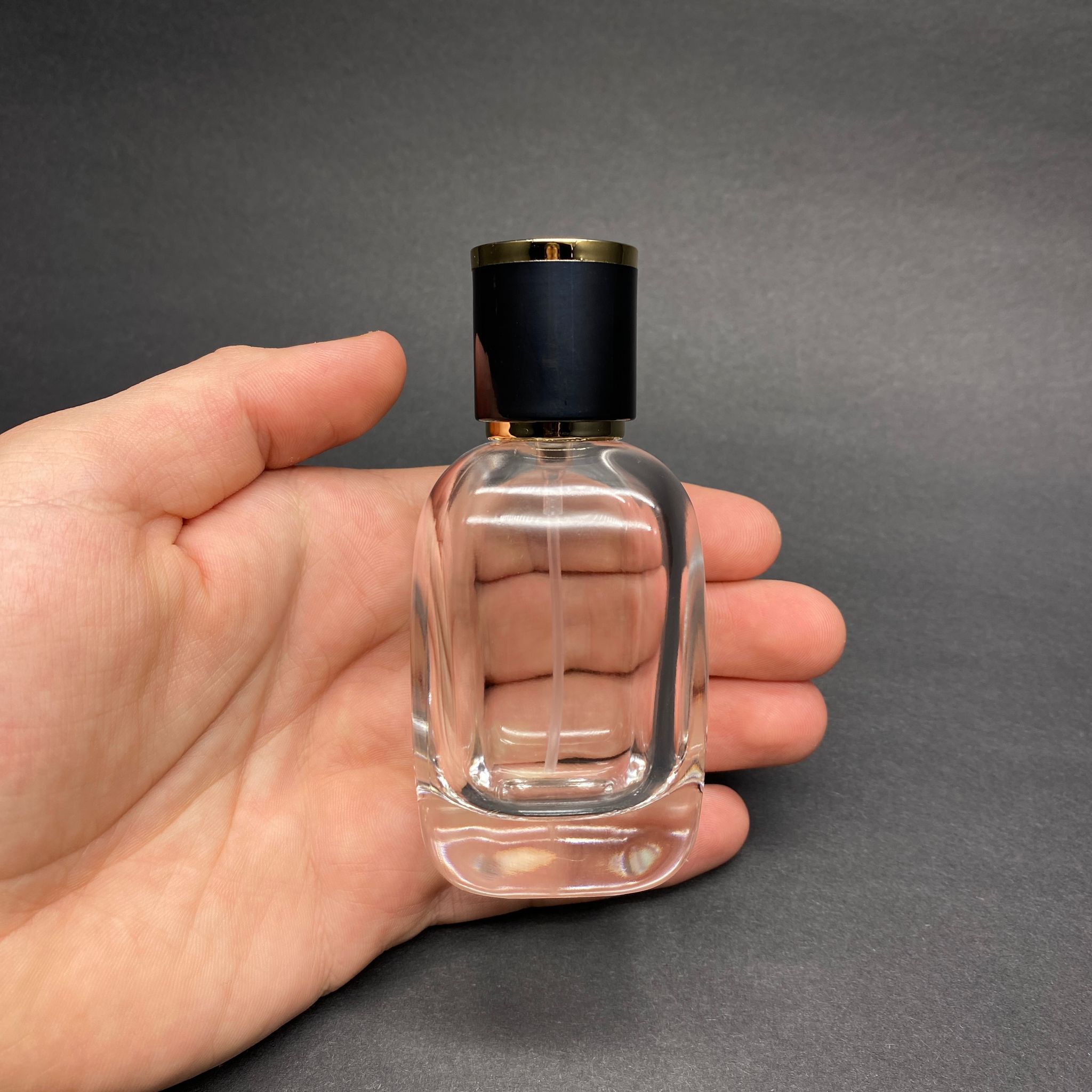 50 ML OVAL KARE MODEL CORE PARFÜM ŞİŞESİ - GOLD METAL SPREYLİ + GOLD SİYAH KAPAKLI (AĞIZ 15 MM GEÇME KOLAY KAPAMA)