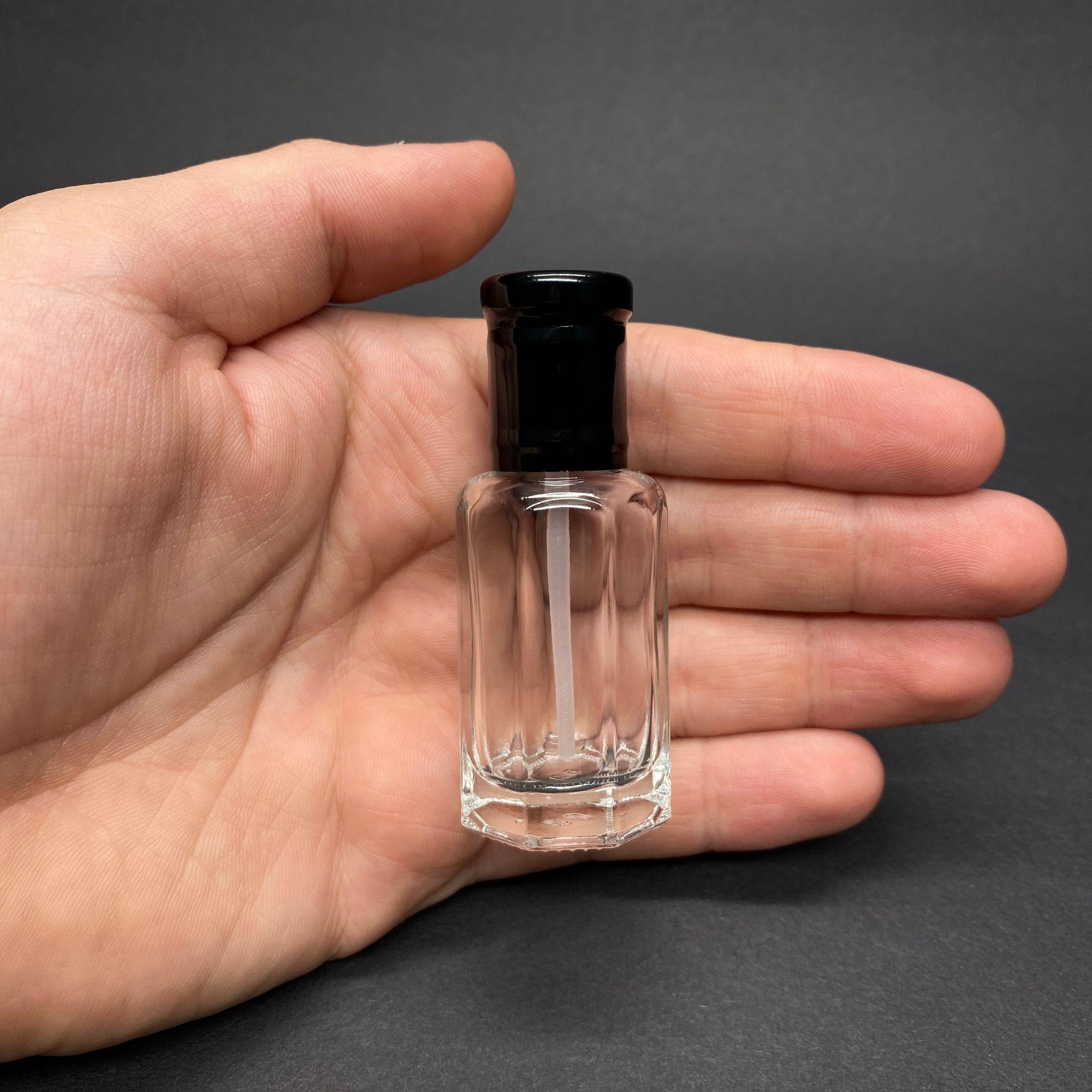 12 CC ÇUBUKLU ESANS ŞİŞESİ -  HACI MİSİ , AROMATİK YAĞ , KOKU , PARFÜM İÇİN SÜRÜLEBİLİR 12 ML CAM ŞİŞE - SİYAH KAPAKLI MİS, HAC, UMRE VB İÇİN