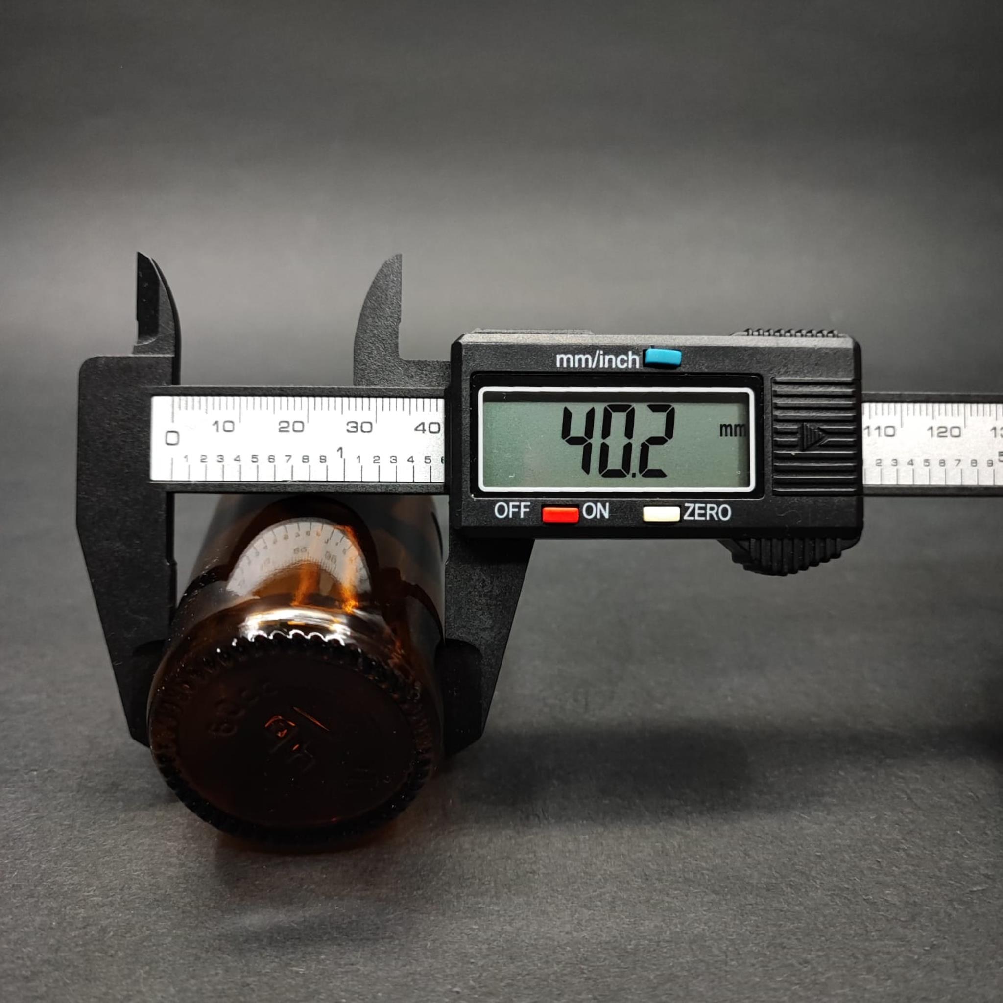 60 ML DOLUMU KOLAY, GENİŞ AĞIZLI İÇTEN DAMLALIKLI ŞİŞE (25 MM AĞIZ)  - 60 CC SİYAH CONTALI KAPAKLI İÇTEN DAMLALIKLI CAM ECZA ŞİŞESİ - AMBER KAHVERENGİ