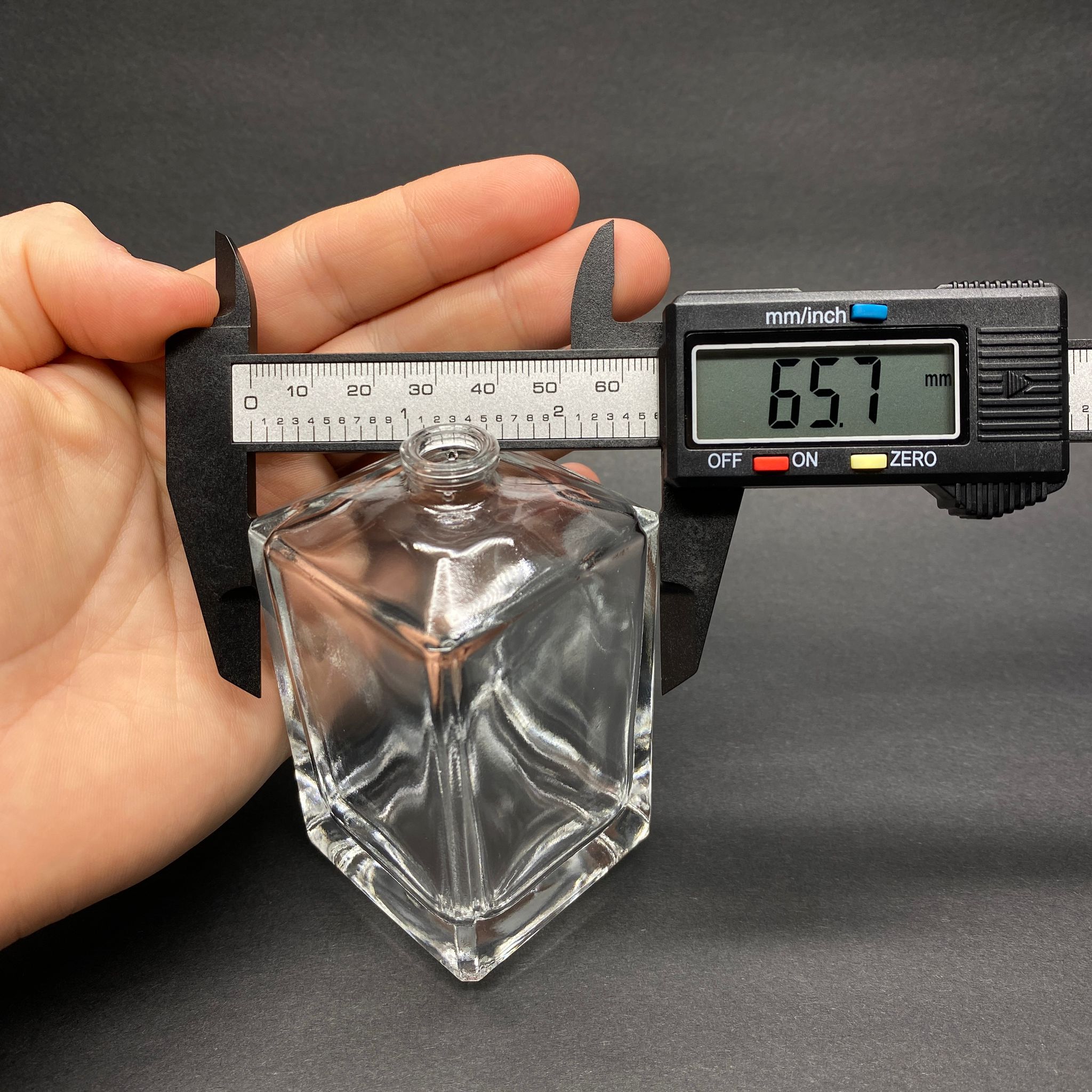 100 ML KÖŞELİ KONİK MODEL PRİZMA PARFÜM ŞİŞESİ - KAPAKSIZ (AĞIZ 15 MM GEÇME KOLAY KAPAMA)
