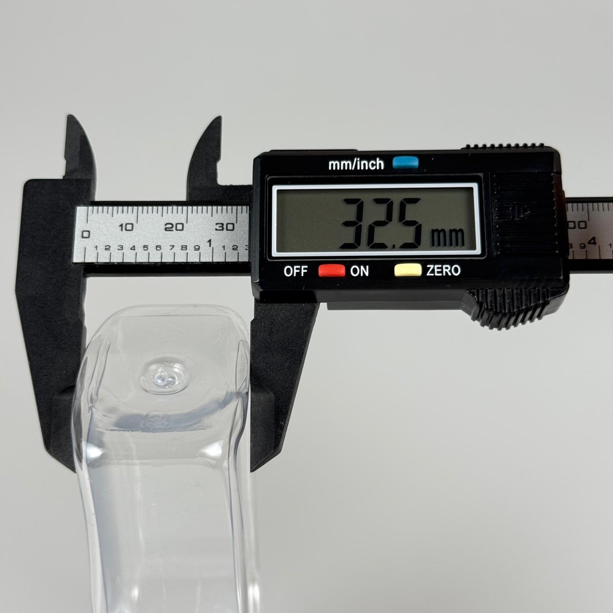 100 CC YASSI KÖŞELİ MODEL ŞEFFAF PET ŞİŞE (24 AĞIZ) + KÖPÜK CONTALI SİYAH METAL ALÜMİNYUM KAPAK TAKIM - 100 ML KAPAKLI PLASTİK ŞİŞELER