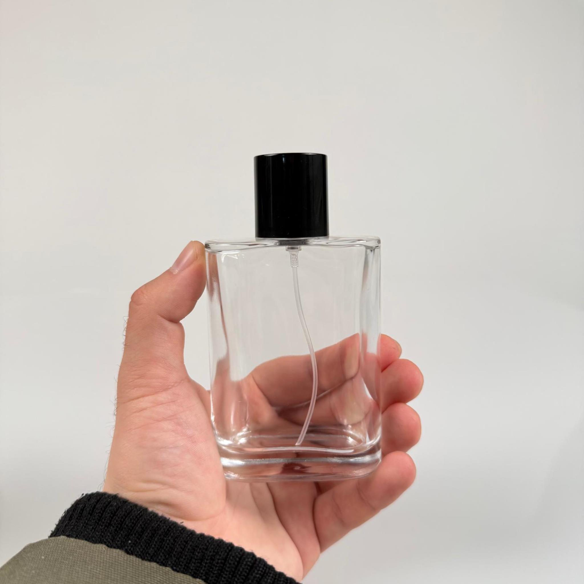 100 ML YASSI MODEL CEO PARFÜM ŞİŞESİ - GÜMÜŞ METAL SPREYLİ + SİYAH KAPAKLI (AĞIZ 15 MM GEÇME KOLAY KAPAMA)