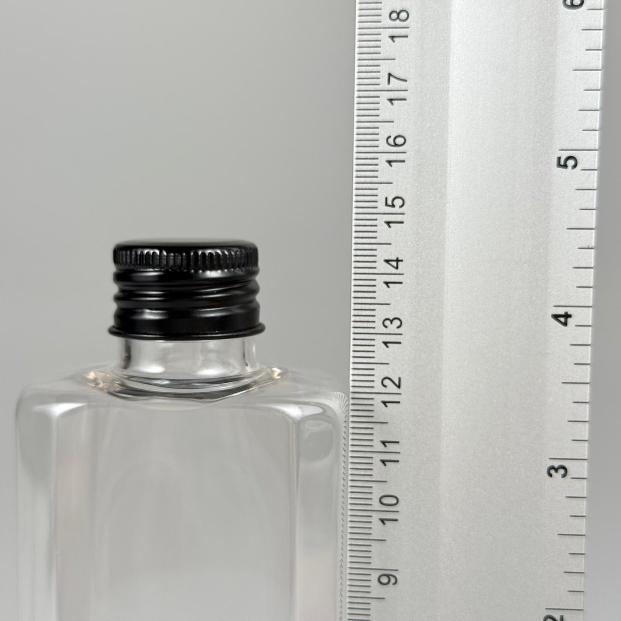 200 CC YASSI MODEL ŞEFFAF PET ŞİŞE (24 AĞIZ) + KÖPÜK CONTALI SİYAH METAL ALÜMİNYUM KAPAK + KOLONYA TIPALI TAKIM - 200 ML KAPAKLI PLASTİK ŞİŞELER