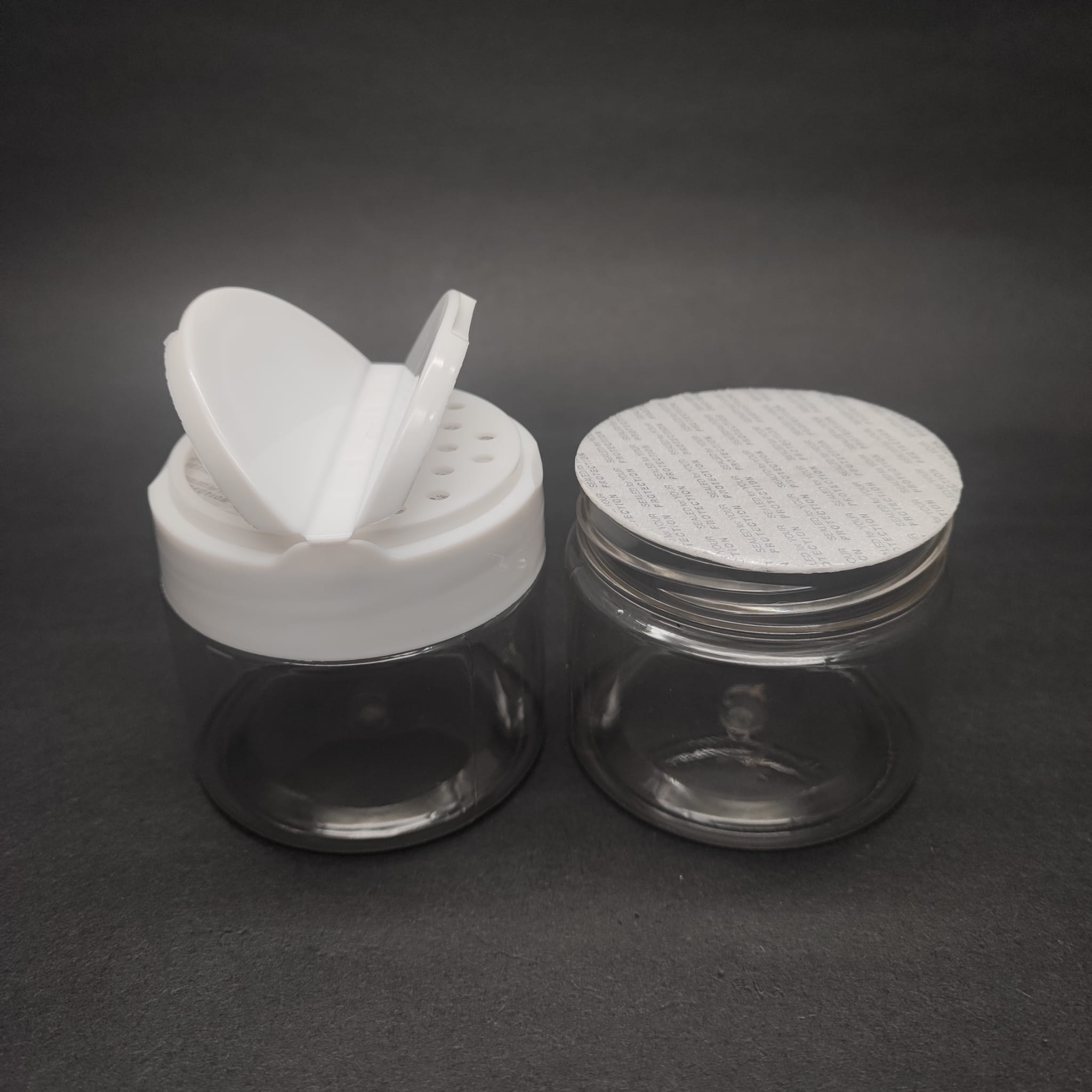 100 CC PET BAHARAT KAVANOZU - BEYAZ FLİPTOP BAHARAT KAPAKLI + SIZDIRMAZ KENDİNDEN YAPIŞKANLI KÖPÜK CONTALI -  toz kavanozu , baharat ambalajı , boş pudra şişesi . tuzluk , baharat düzenleyici set için kavanoz