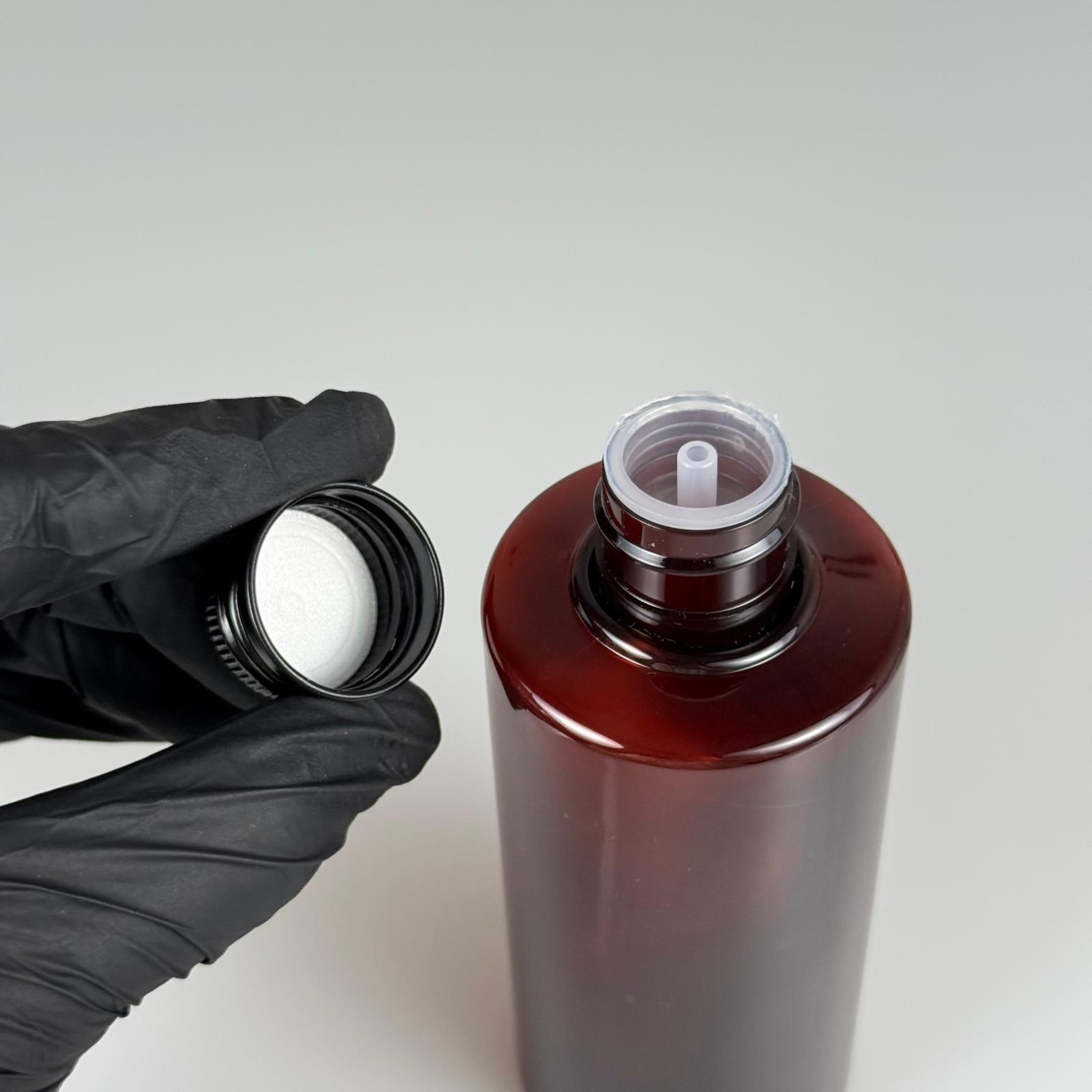 200 CC AMBER SİLİNDİR KESKİN KÜT MODEL SERT PET ŞİŞE (25 GR - 24 AĞIZ ) + KÖPÜK CONTALI SİYAH METAL ALÜMİNYUM KAPAKLI + KOLONYA TIPALI TAKIM - 200 ML KAPAKLI KAHVERENGİ PET ŞİŞELER