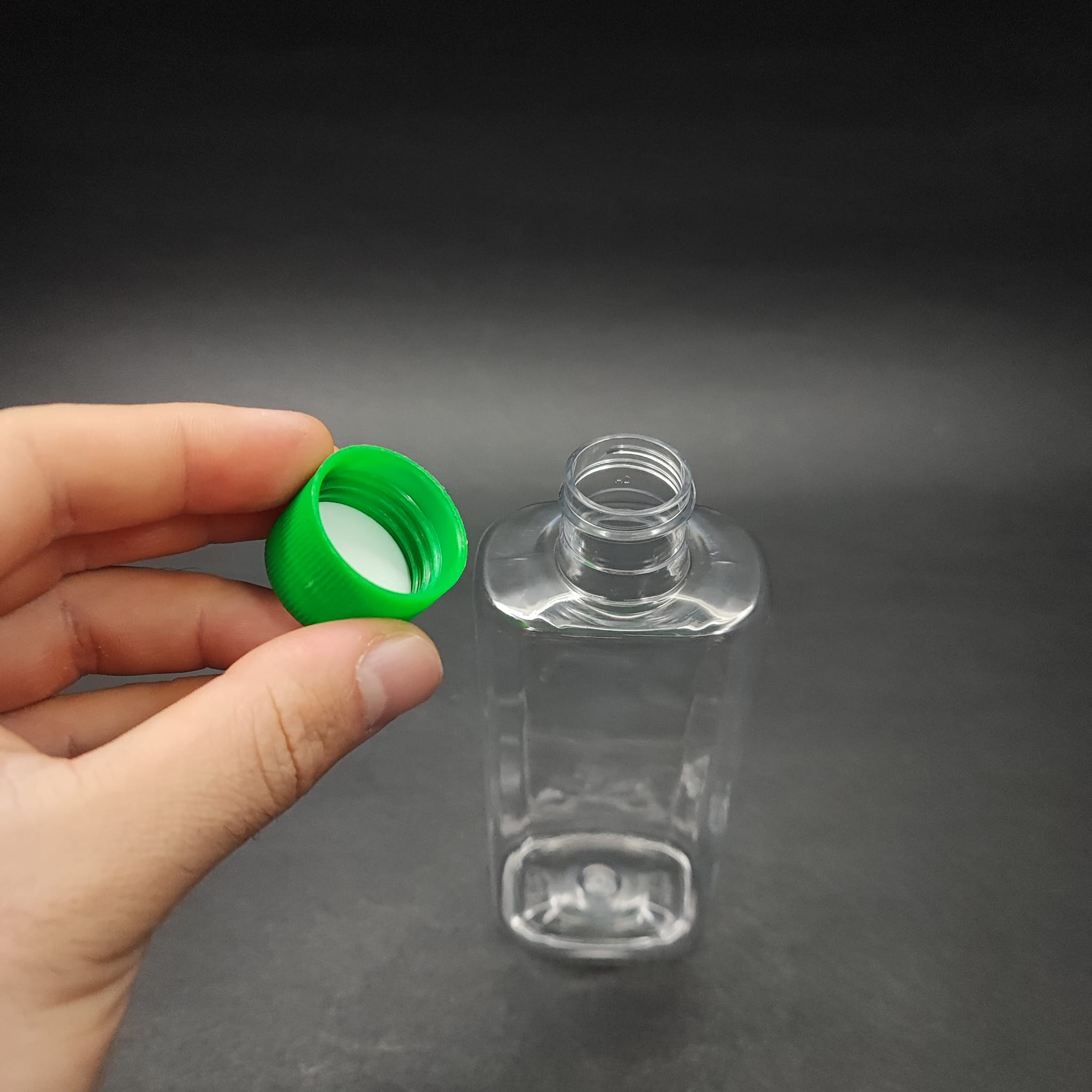 200 CC YASSI PET ŞİŞE - CONTALI YEŞİL KAPAKLI - 200 ML KAPAKLI PLASTİK ŞİŞE