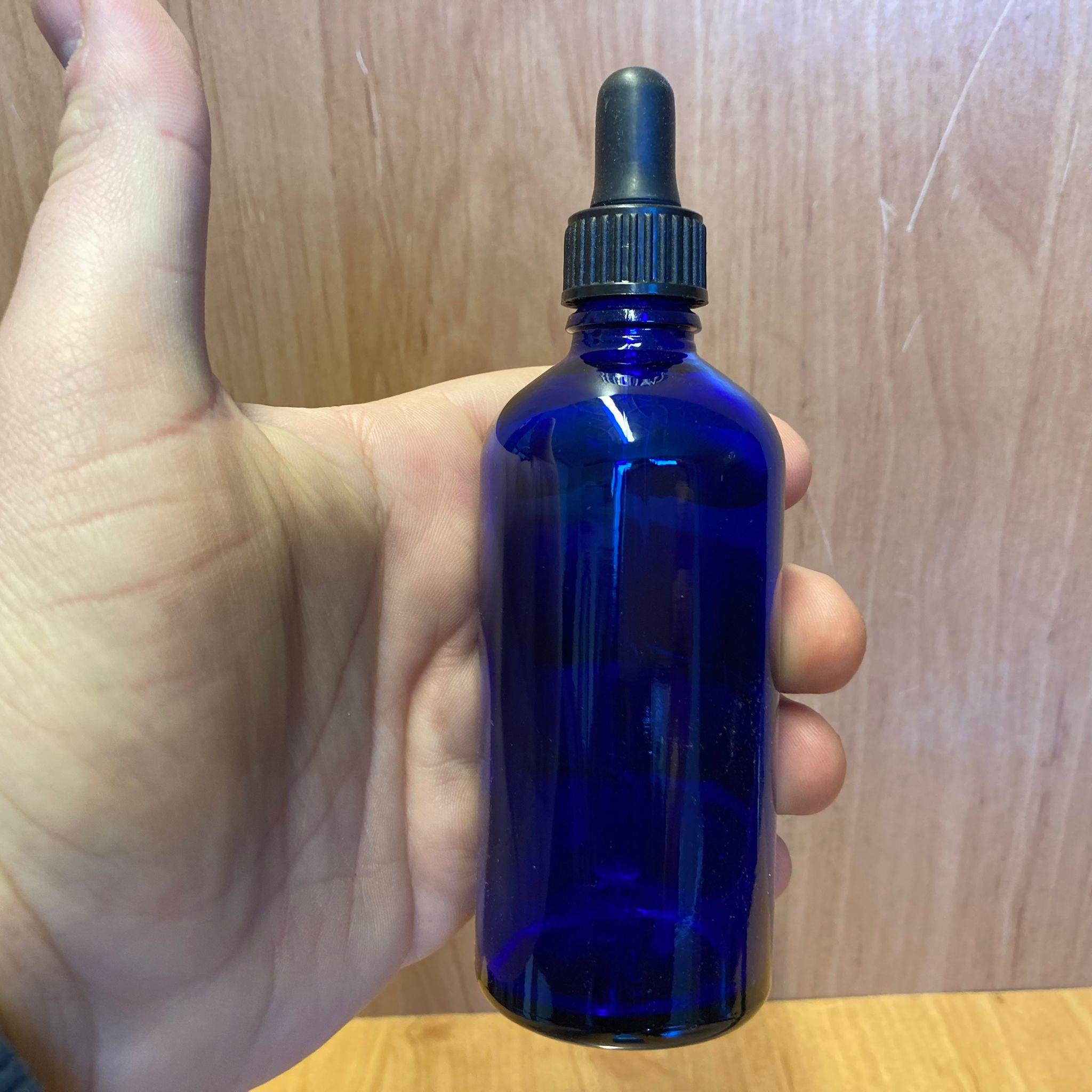 100 CC MAVİ CAM DAMLALIKLI ŞİŞE - SİYAH EMZİK - SİYAH PLASTİK KAPAK - 100 ML MAVİ CAM DAMLALIKLI ŞİŞE