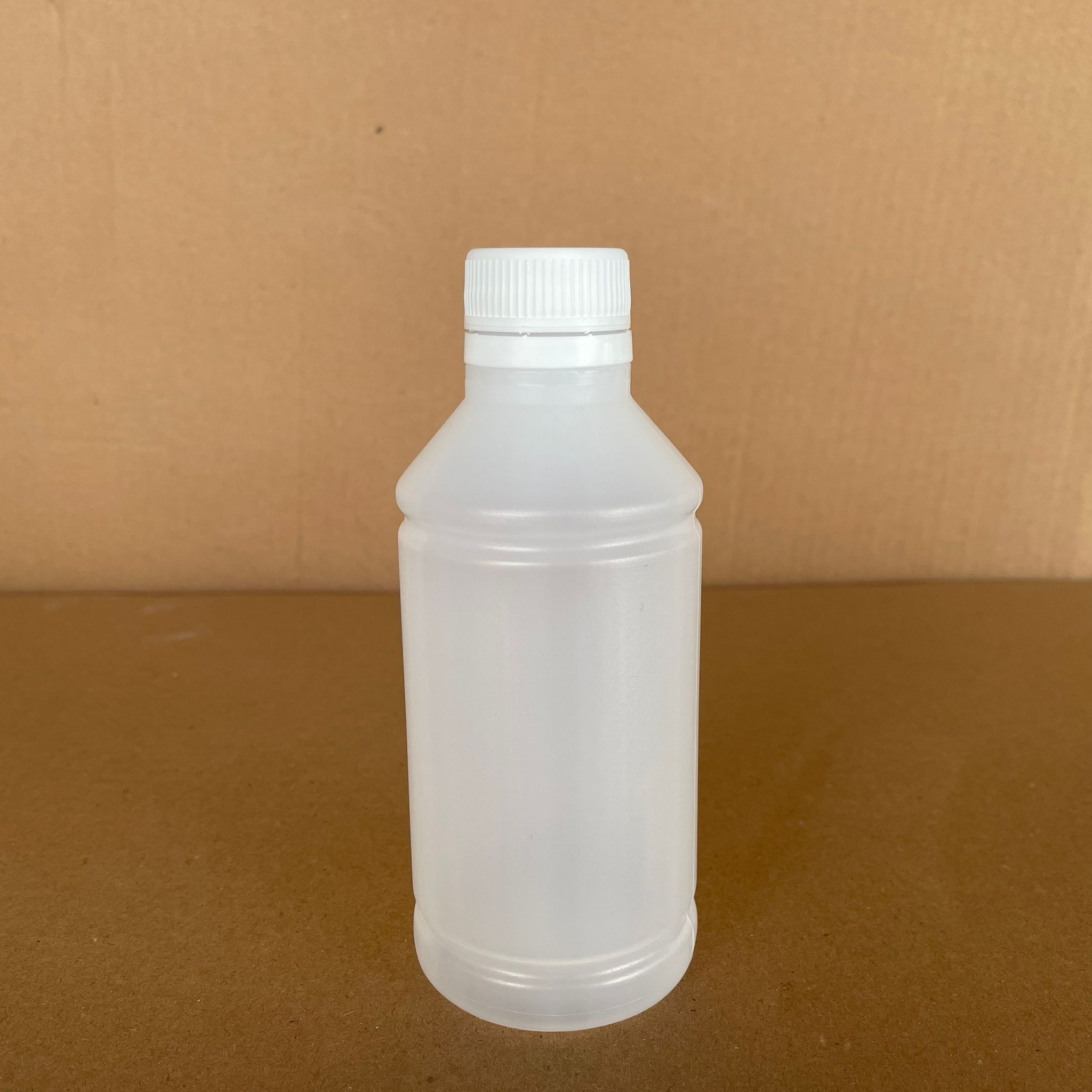 250 CC TİNER ŞİŞESİ - KİLİTLİ CONTALI  BEYAZ KAPAKLI + AKITICILI SİVRİ SARI KARTUŞ KAPAKLI - 250 ML KİMYASALA DAYANIKLI PLASTİK ŞİŞE - 0,25 LT POLİETİLEN ŞİŞE TOMBUL