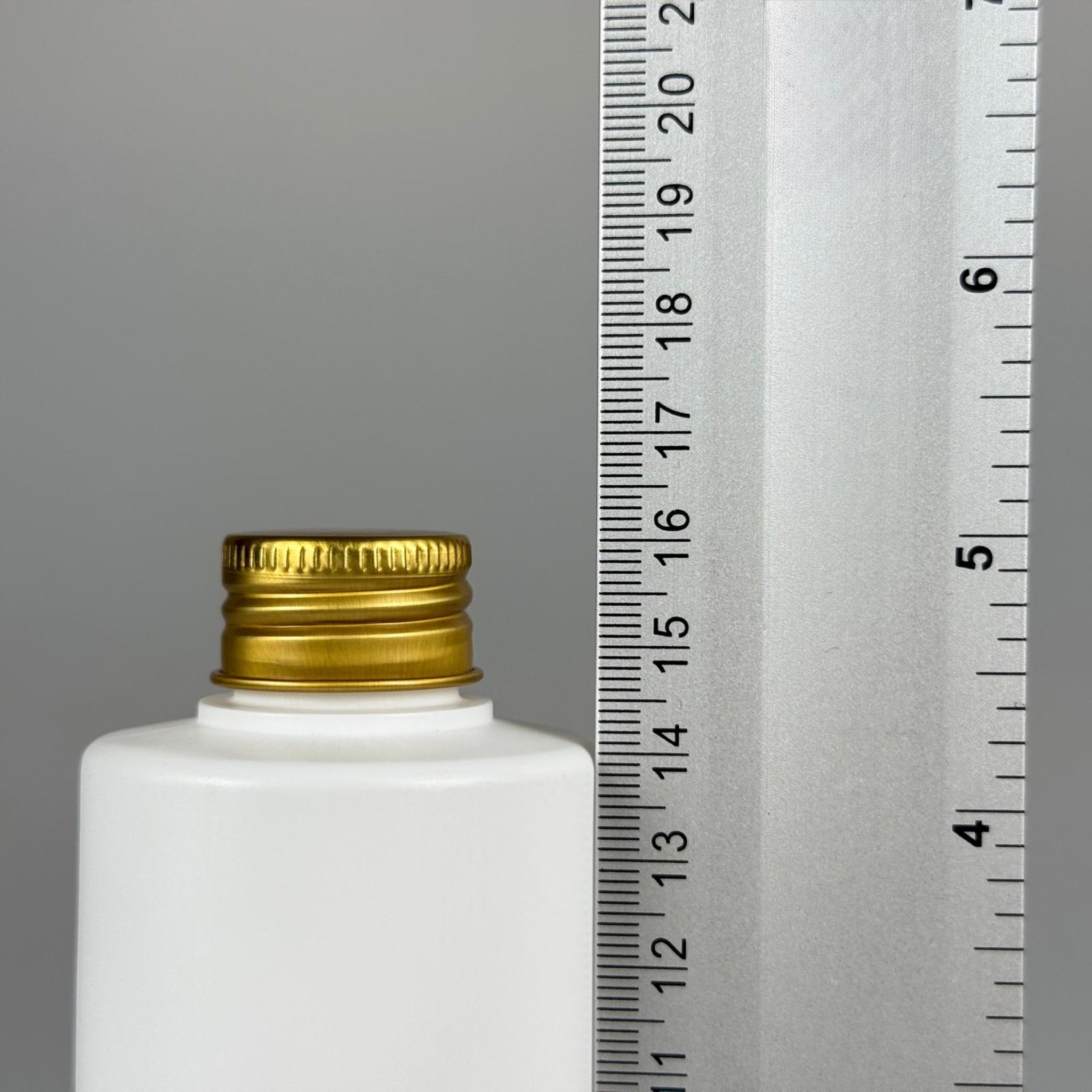 200 CC (SİLME 250 CC) BEYAZ SİLİNDİR MODEL MAT SERT POLİETİLEN ASETON ŞİŞESİ (24 AĞIZ) + KÖPÜK CONTALI GOLD METAL ALÜMİNYUM KAPAKLI + KOLONYA TIPALI TAKIM - 200 ML KAPAKLI BEYAZ PLASTİK ŞİŞELER