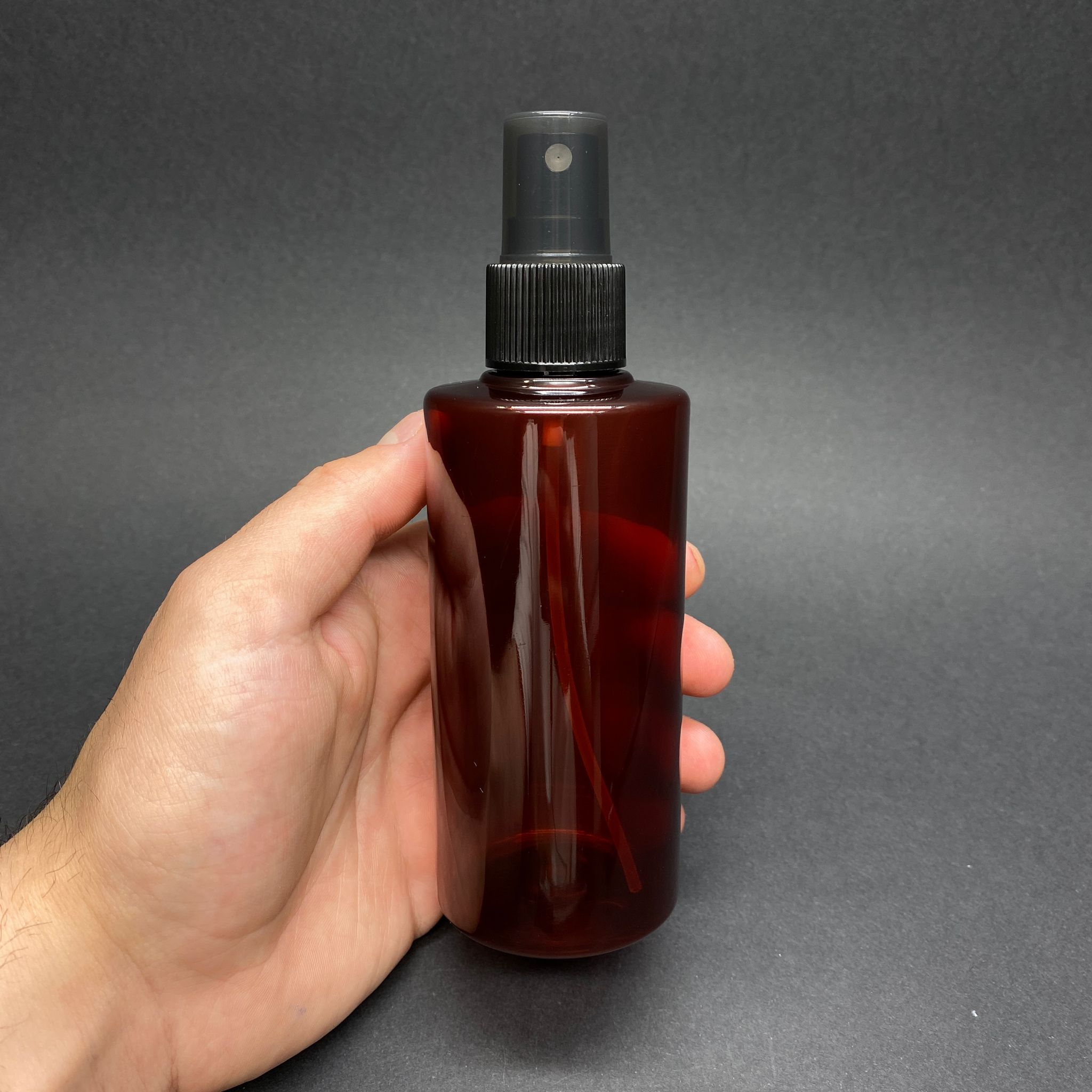 200 CC SİLİNDİR KESKİN KÜT MODEL SERT (25 GR) PET ŞİŞE - SİYAH SPREYLİ - AĞIZ ÇAPI 24 MM - AMBER