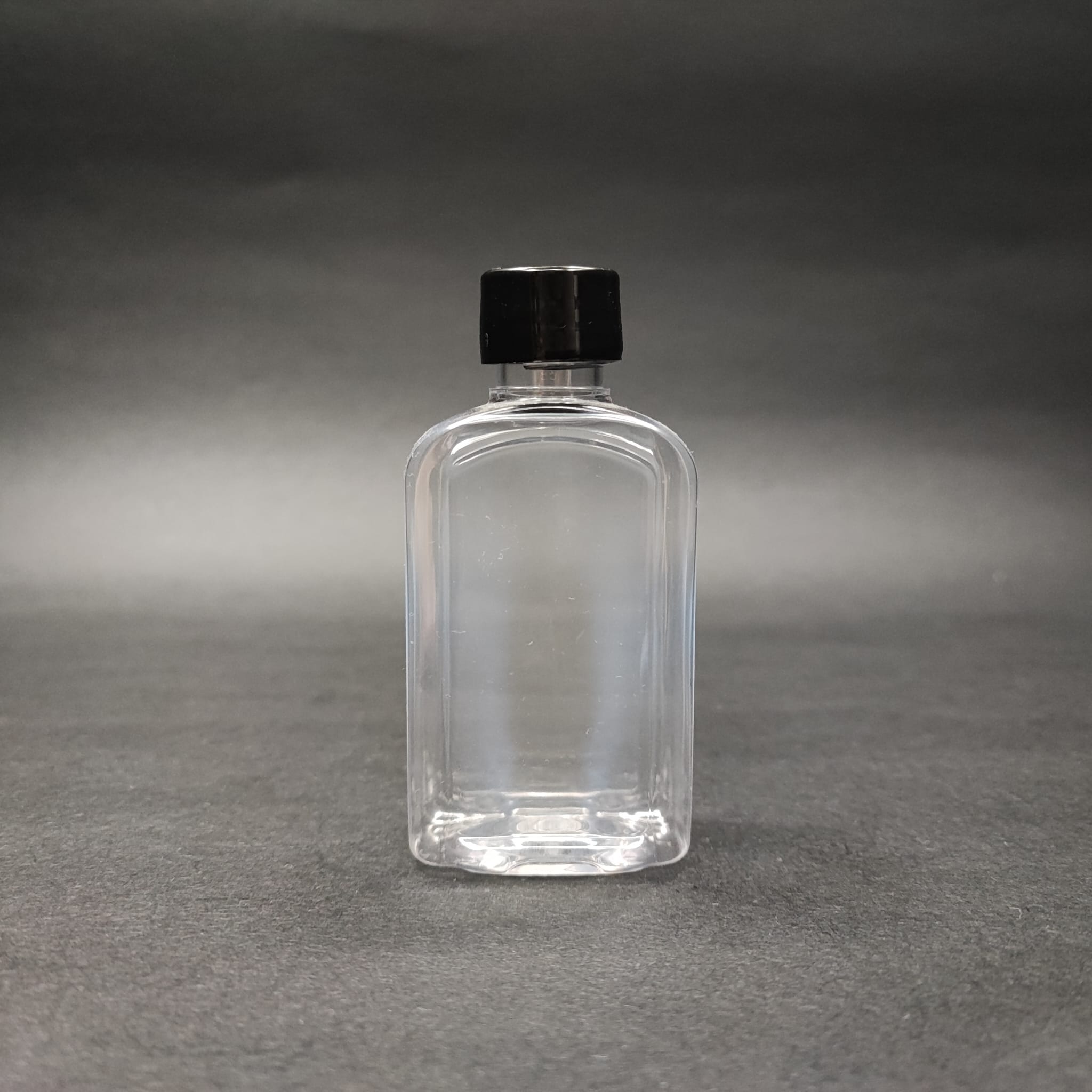50 CC YASSI PLASTİK ŞİŞE + KENDİNDEN CONTALI SIZDIRMAZ SİYAH KAPAK - 50 ML KAPAKLI PET ŞİŞE