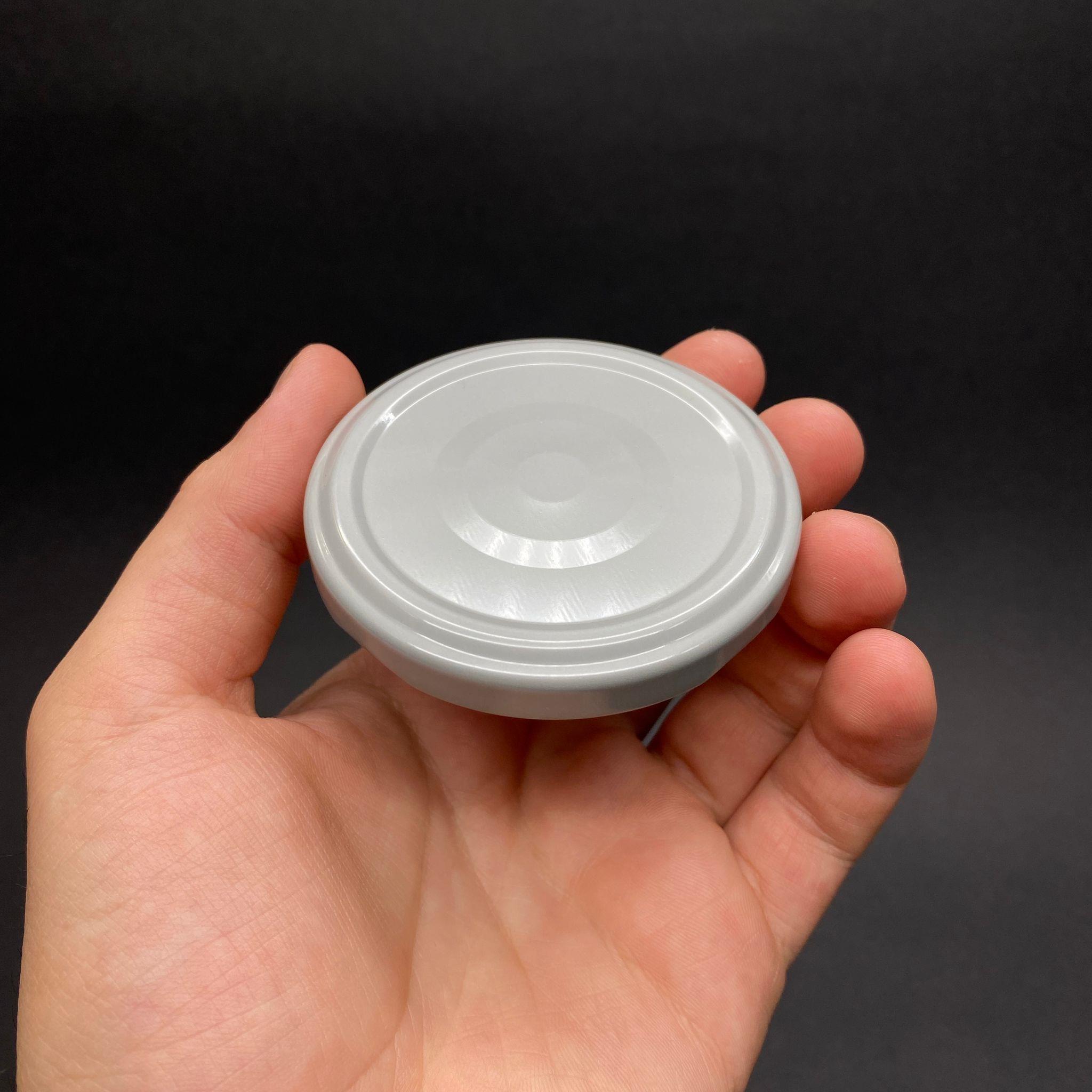 63 MM TWİST-OFF GRİ METAL KAPAK - EMNİYET DÜĞMELİ METAL BUTONLU KAPAK