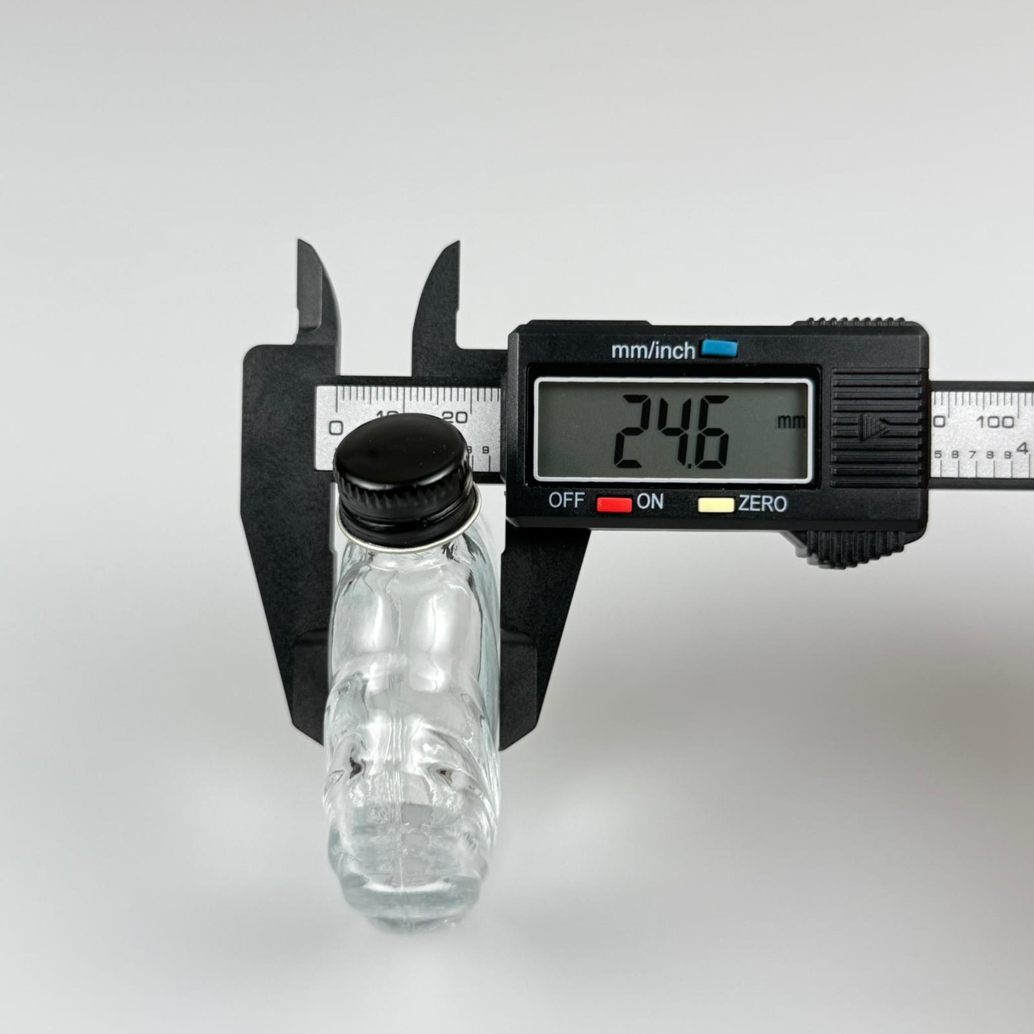 45 CC İSTİRİDYE MODEL CAM ŞİŞE - SİYAH METAL KAPAKLI KOLONYA TIPALI - 45 ML PRESTİJLİ ŞİŞE
