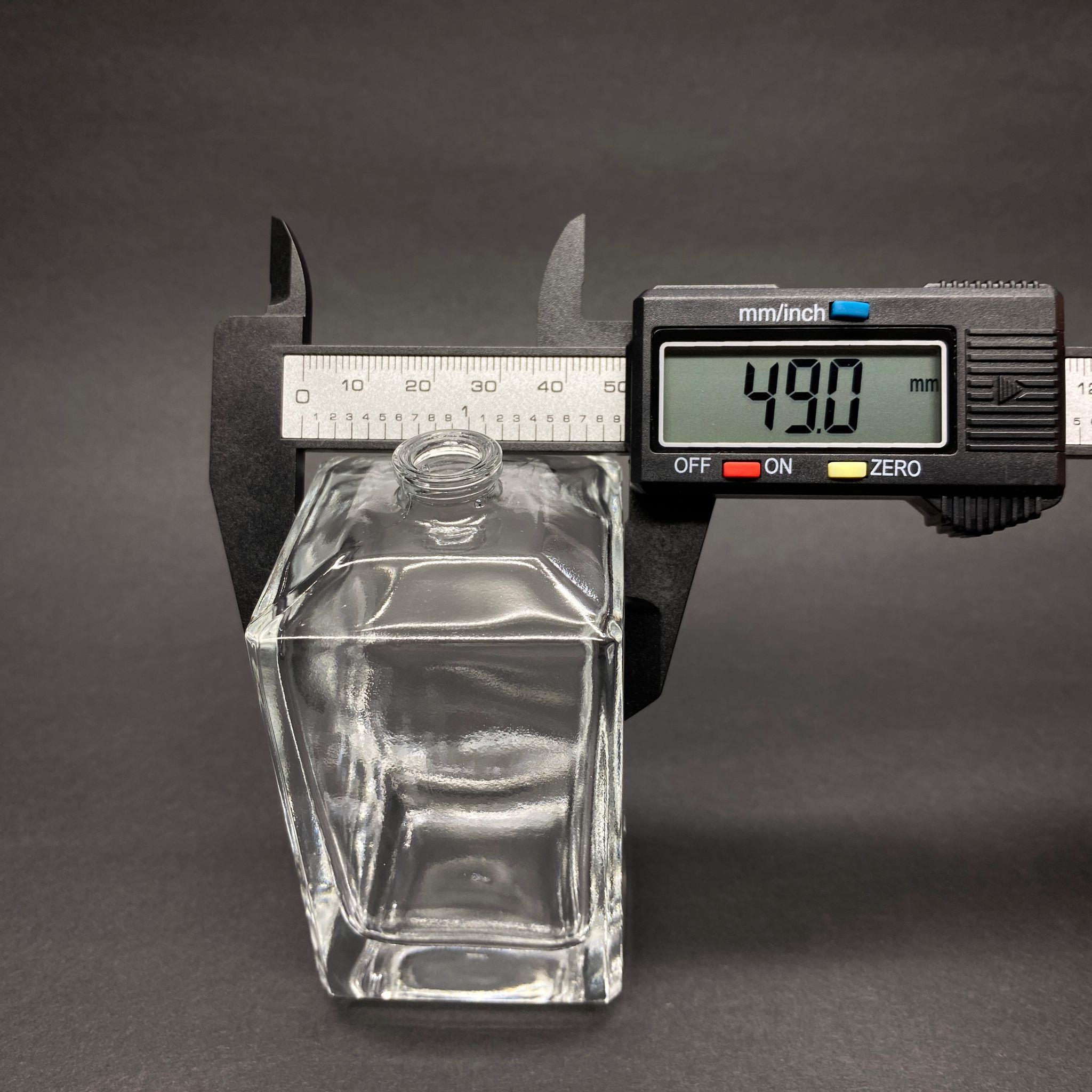 100 ML KÖŞELİ KONİK MODEL PRİZMA PARFÜM ŞİŞESİ - GÜMÜŞ METAL SPREYLİ (AĞIZ 15 MM GEÇME KOLAY KAPAMA)