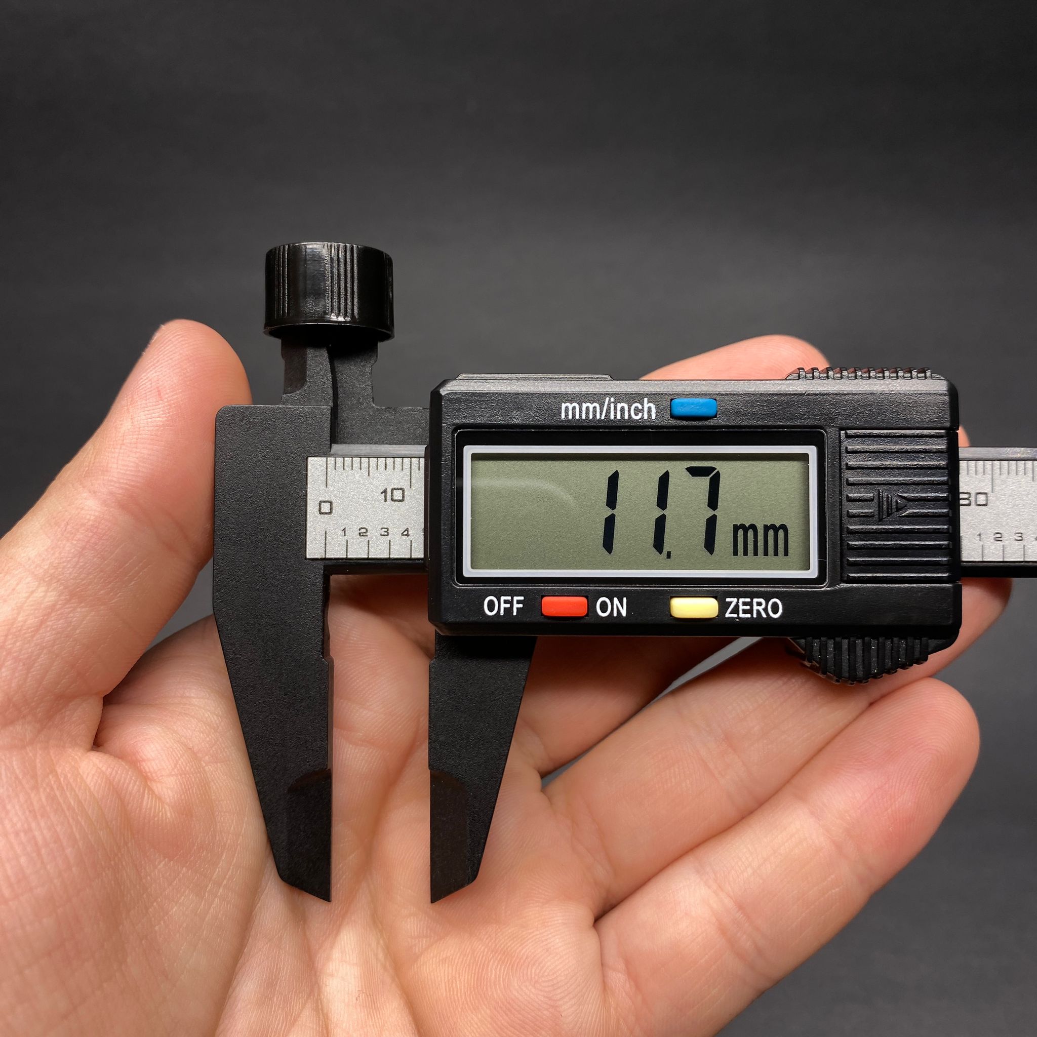 14 MM PLASTİK KAPAK SİYAH - KÖPÜK CONTALI