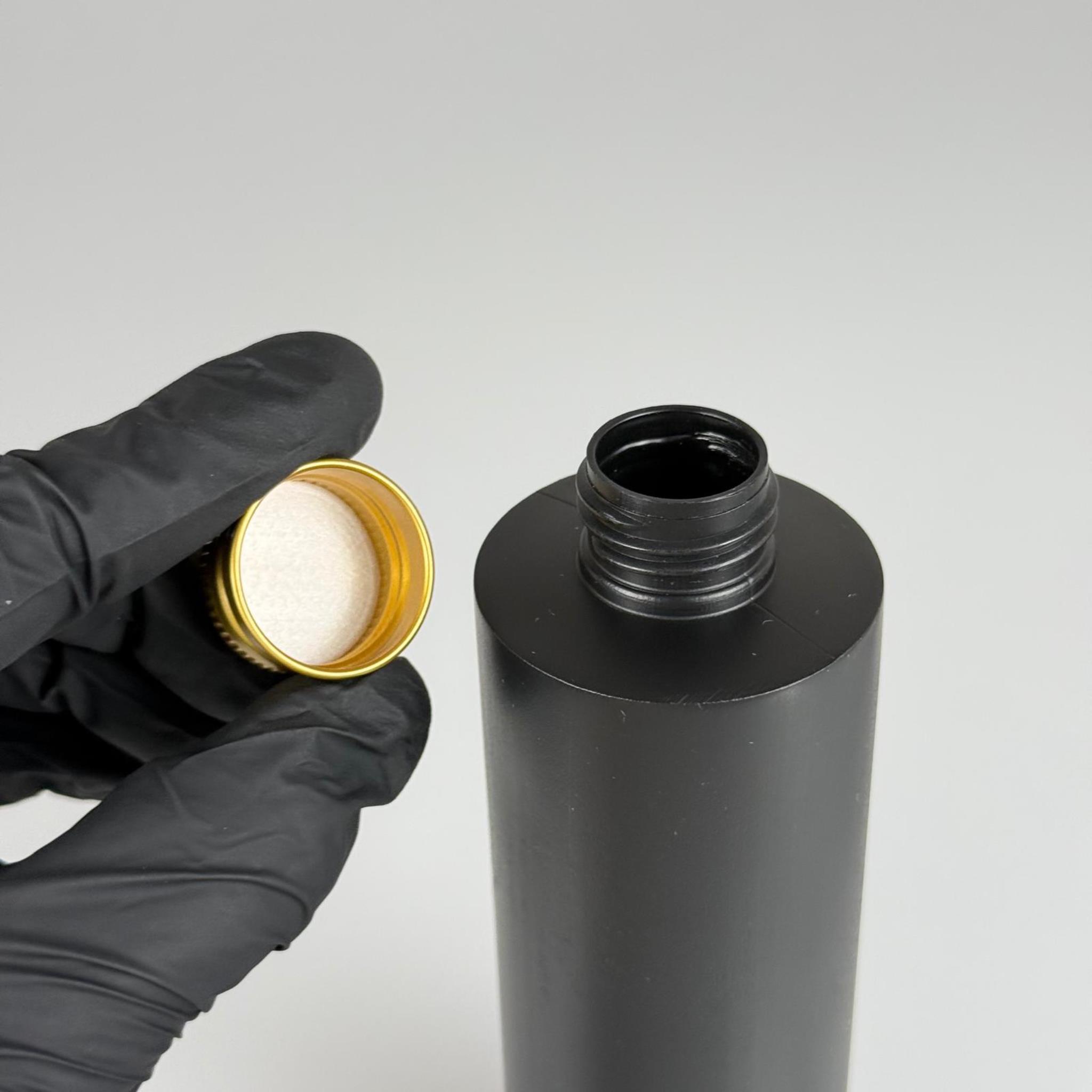 250 CC SİYAH SİLİNDİR MODEL MAT SERT POLİETİLEN ASETON ŞİŞESİ (24 AĞIZ) + KÖPÜK CONTALI GOLD METAL ALÜMİNYUM KAPAK TAKIM - 250 ML KAPAKLI POLİETİLEN ŞİŞELER