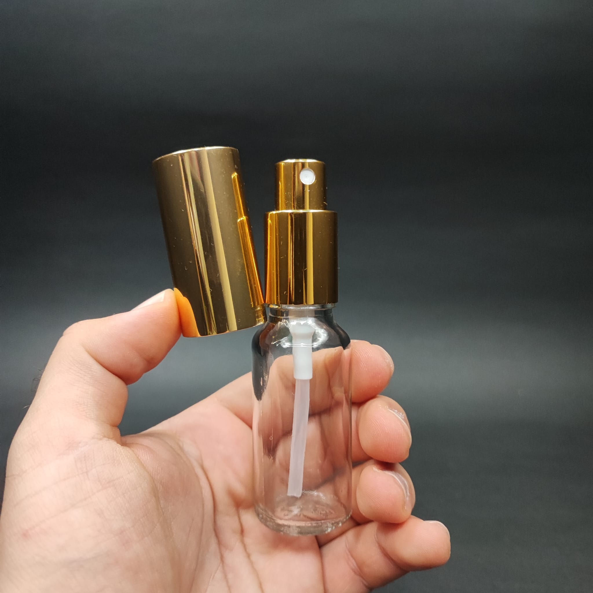 20 ML LÜKS VİDALI VALF ÇEVİRME PARFÜM ŞİŞELERİ - 20 CC ŞEFFAF CAM ŞİŞE - GOLD METAL SPREYLİ KAPAKLI SET