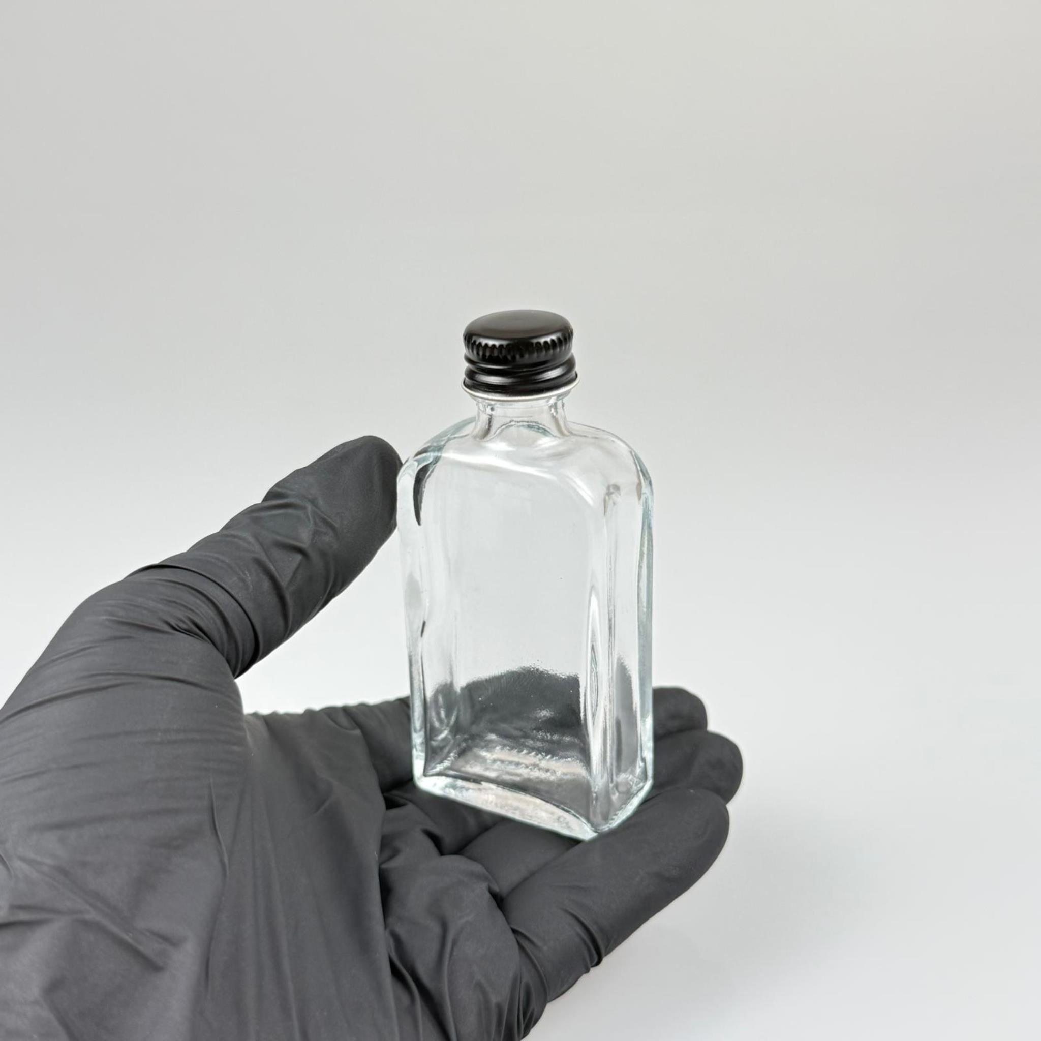 40 CC YASSI DİKDÖRTGEN CAM ŞİŞE - SİYAH METAL KAPAKLI KOLONYA TIPALI - 40 ML PRESTİJLİ ŞİŞE