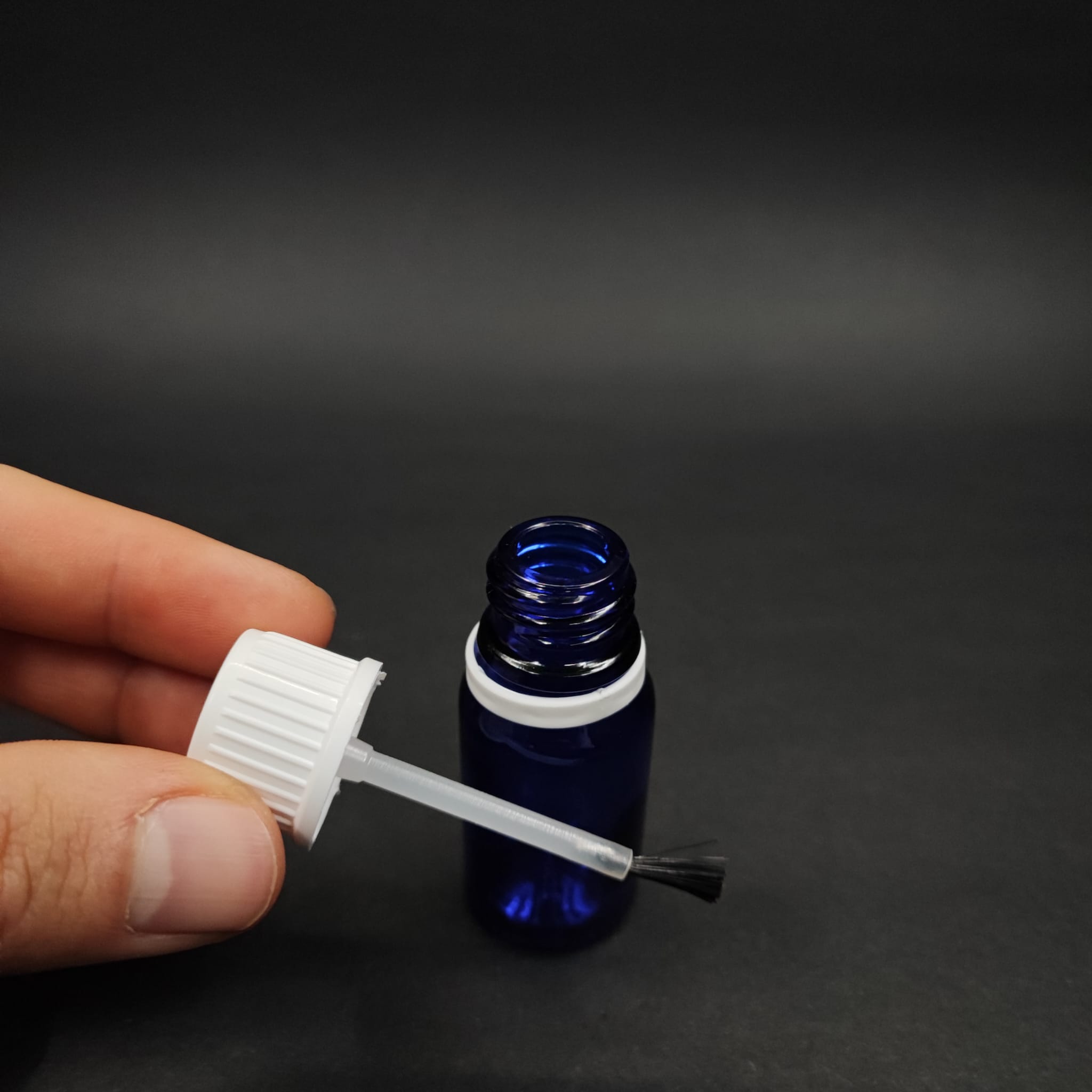 10 CC FIRÇALI MAVİ CAM ŞİŞE - 10 ML KAPAKLI FIRÇALI CAM ŞİŞE - CAM OJE ŞİŞESİ FIRÇALI BEYAZ KAPAKLI TAKIM - BOŞ OJE ŞİŞESİ, FIRÇALI ŞİŞE, OTOMOTİV VE MOBİLYA İÇİN RÖTÜŞ BOYA ŞİŞESİ