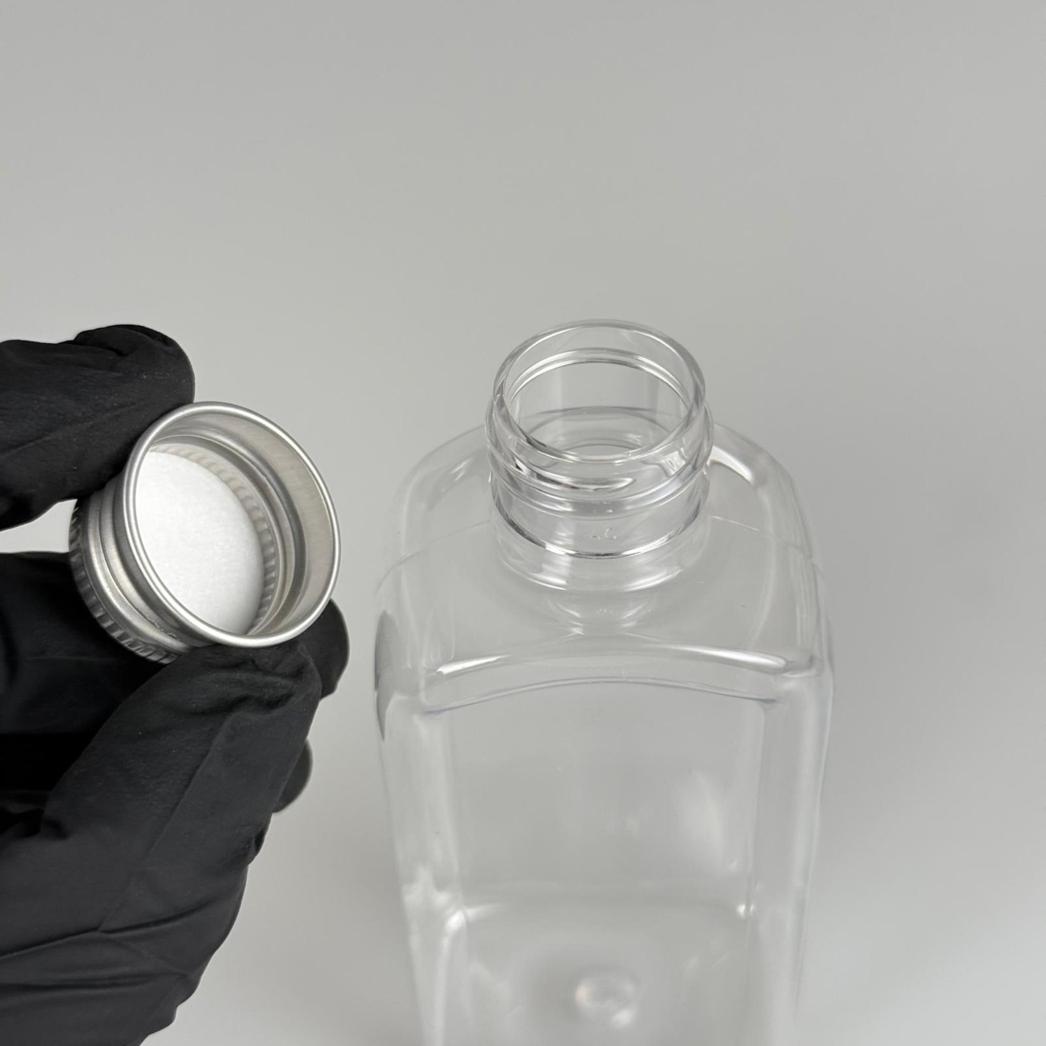 140 CC YASSI KÖŞELİ MODEL ŞEFFAF PET ŞİŞE (24 AĞIZ) + KÖPÜK CONTALI GÜMÜŞ METAL ALÜMİNYUM KAPAK TAKIM - 140 ML KAPAKLI PLASTİK ŞİŞELER