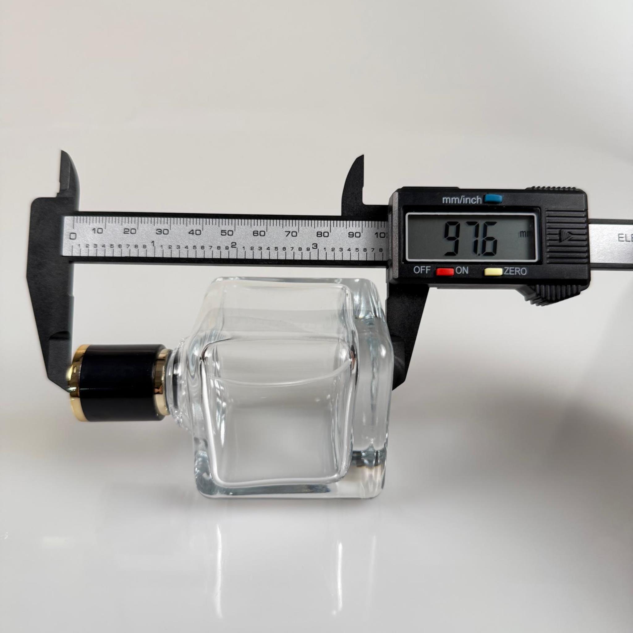 100 ML KARE MODEL LURA PARFÜM ŞİŞESİ - SİYAH METAL SPREYLİ + GOLD SİYAH KAPAKLI (AĞIZ 15 MM GEÇME KOLAY KAPAMA)