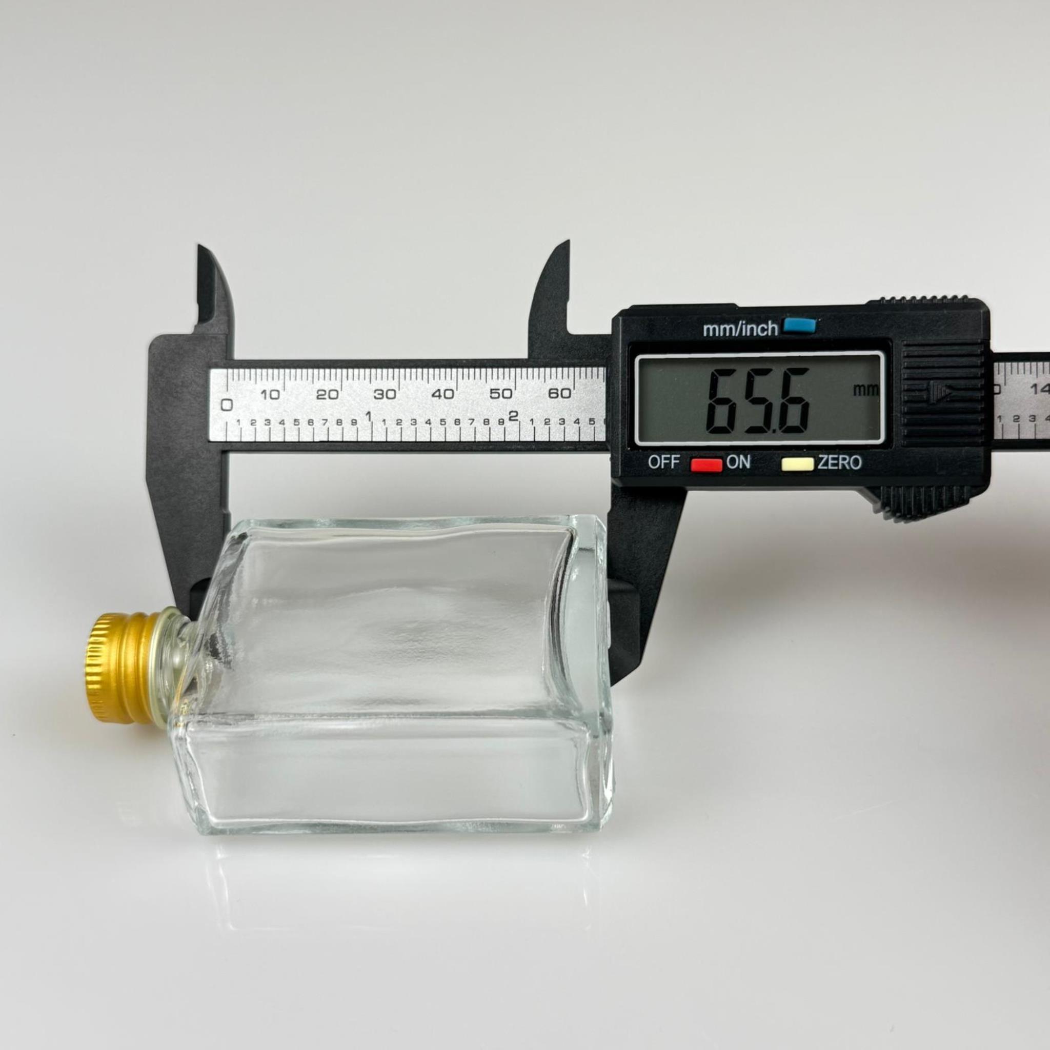 40 CC YASSI DİKDÖRTGEN KÖŞELİ KISA CAM ŞİŞE - GOLD METAL KAPAKLI KOLONYA TIPALI - 40 ML PRESTİJLİ ŞİŞE