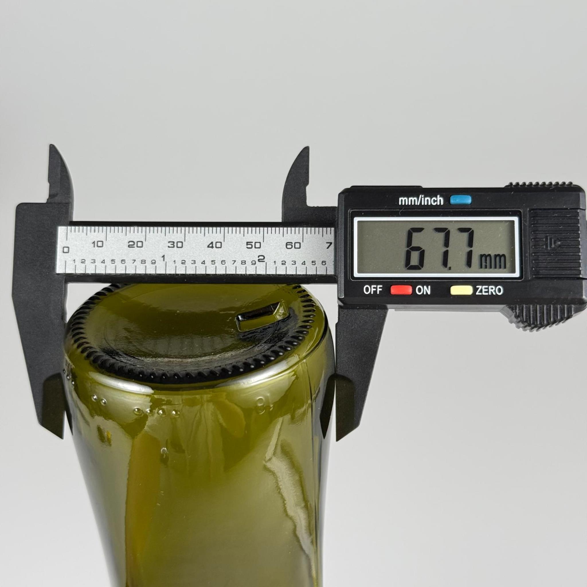 500 CC YEŞİL GEOLİVE CAM ŞİŞE - GOLD ALÜMİNYUM KAPAKLI - 500 ML OVAL ŞİŞE - GEOLİVE ŞİŞE 500 ML - zeytinyağı için renkli cam şişeleri - Şişecam Stok Kodu: 127050