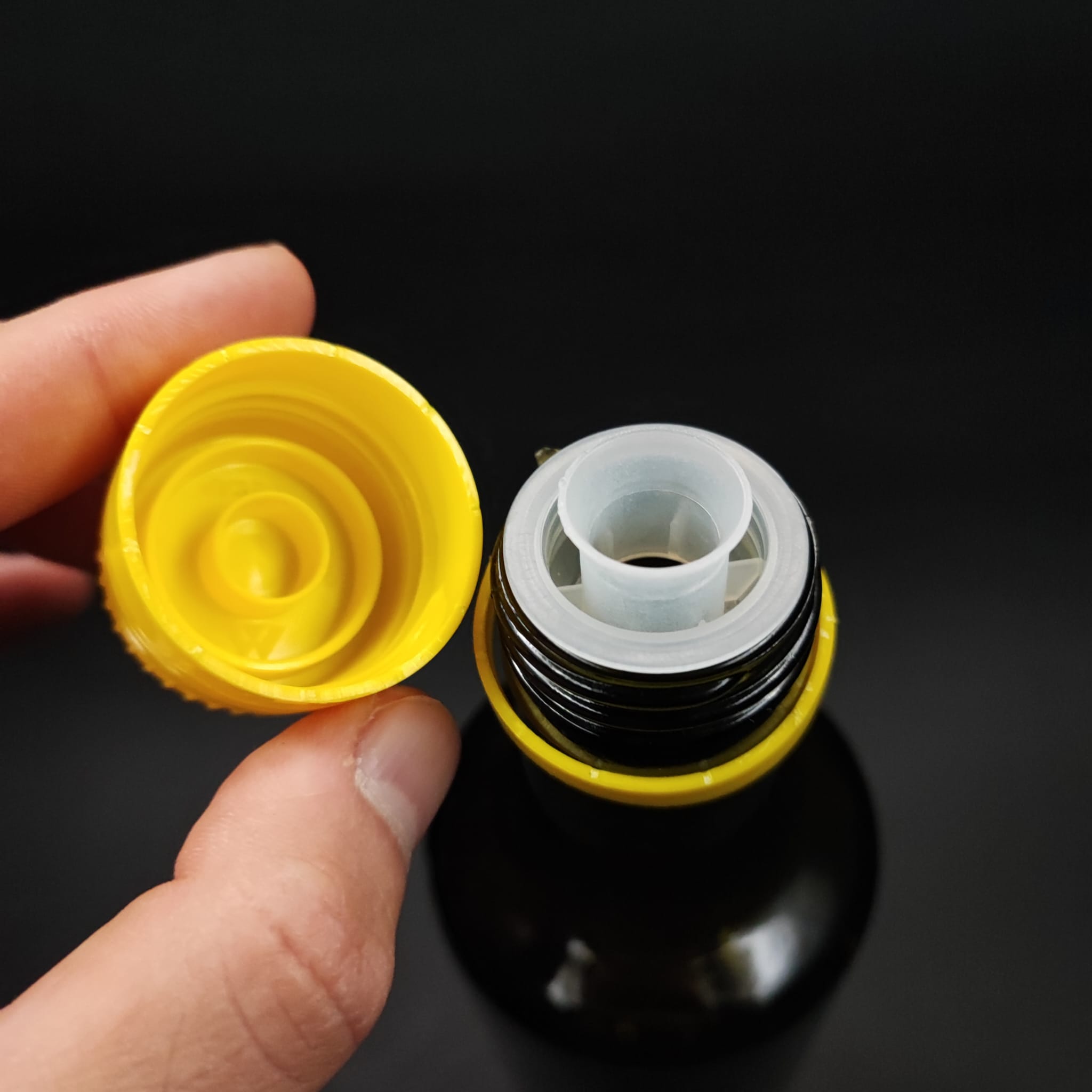 500 CC DORİKA YEŞİL  CAM ŞİŞE - KİLİTLİ SARI AKITICILI DROP - STOP KAPAKLI - 0,5 LİTRE DORİCA YAĞ ŞİŞESİ - SİRKE ŞİŞESİ - ZEYTİNYAĞ İÇİN BOŞ CAM ŞİŞE