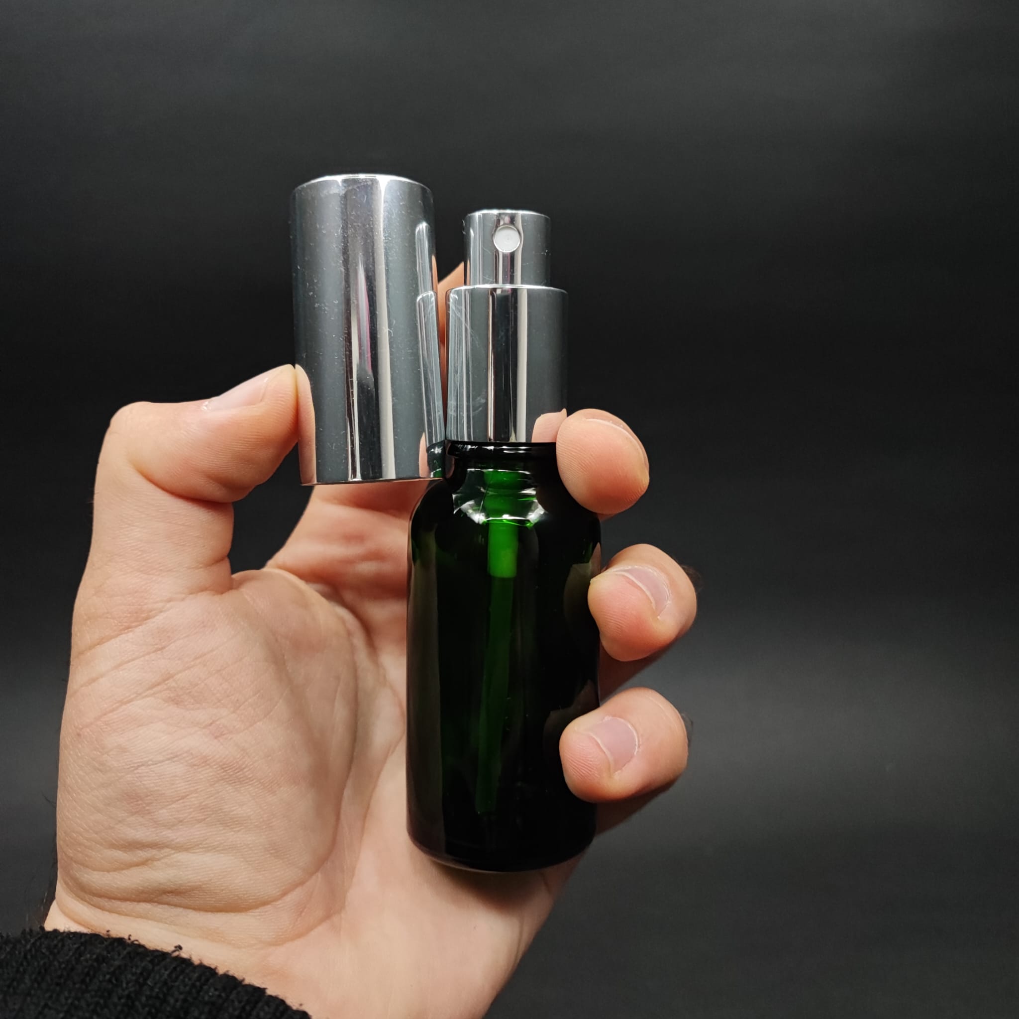 30 ML LÜKS VİDALI VALF ÇEVİRME PARFÜM ŞİŞELERİ - 30 CC YEŞİL CAM ŞİŞE - GÜMÜŞ METAL SPREYLİ KAPAKLI SET