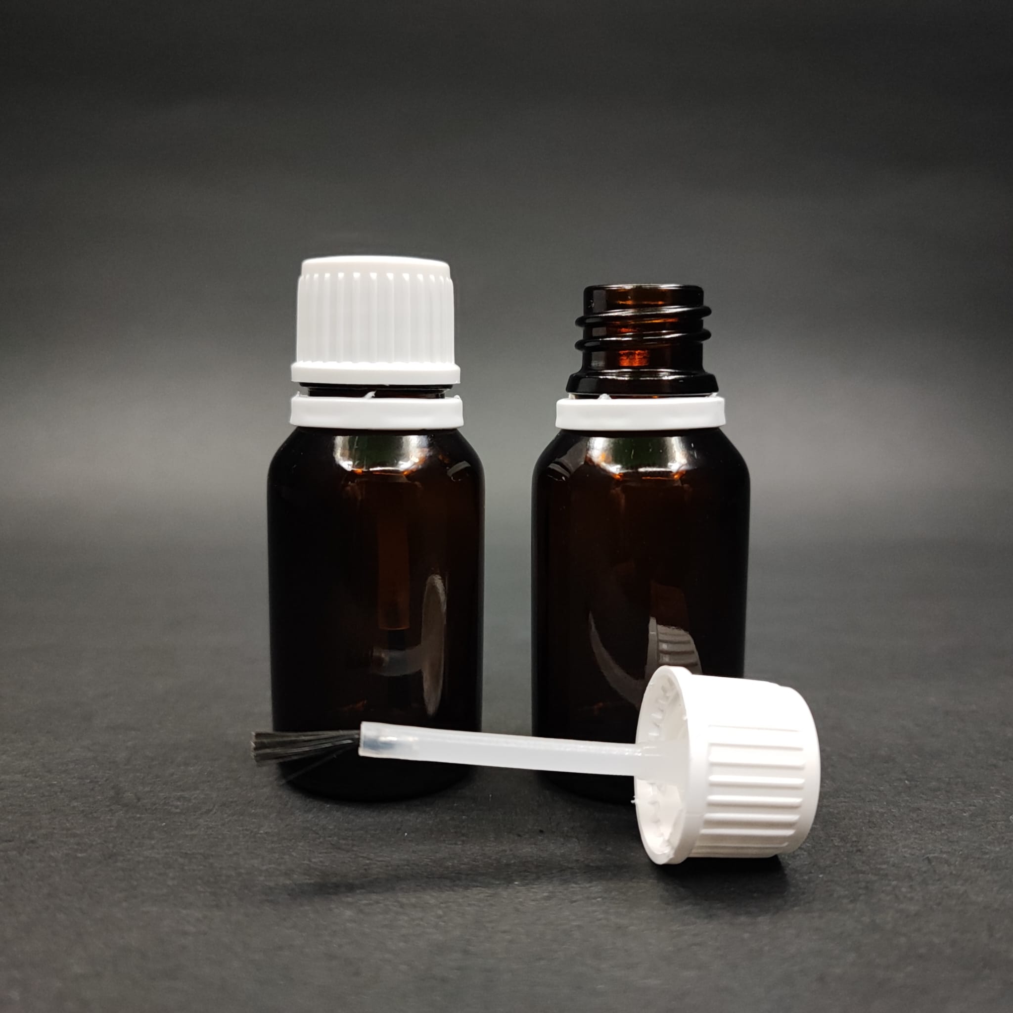 15 CC FIRÇALI AMBER CAM ŞİŞE - 15 ML KAPAKLI FIRÇALI CAM ŞİŞE - CAM OJE ŞİŞESİ FIRÇALI BEYAZ KAPAKLI TAKIM - BOŞ OJE ŞİŞESİ, FIRÇALI ŞİŞE, OTOMOTİV VE MOBİLYA İÇİN RÖTÜŞ BOYA ŞİŞESİ