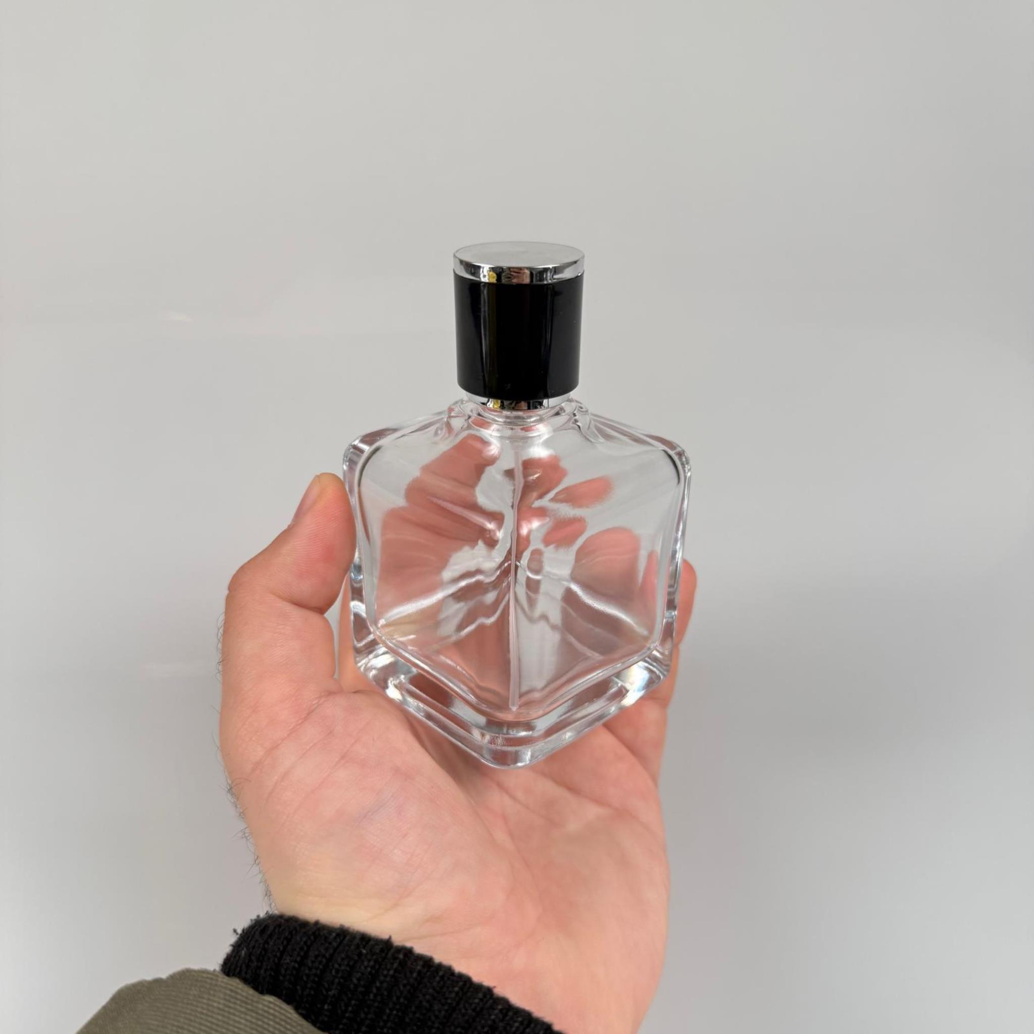 100 ML KARE MODEL LURA PARFÜM ŞİŞESİ - GÜMÜŞ METAL SPREYLİ + GÜMÜŞ SİYAH KAPAKLI (AĞIZ 15 MM GEÇME KOLAY KAPAMA)