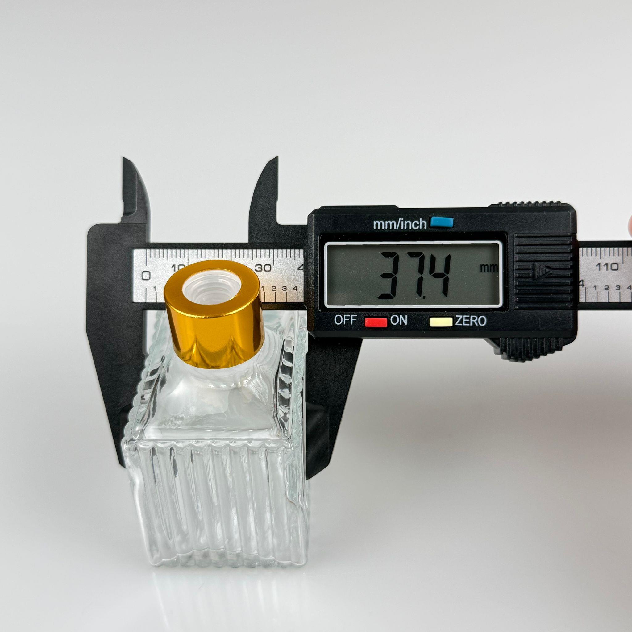 50 CC KÖŞELİ DESENLİ ÇİZGİLİ PRESTİJ CAM BAMBU ODA KOKUSU ŞİŞESİ - 50 ML ÇUBUKLU BAMBU ODA KOKUSU ŞİŞESİ - DİFÜZÖR ŞİŞE- CAM ŞİŞE + GOLD METAL KAPAK + PLASTİK TIPA