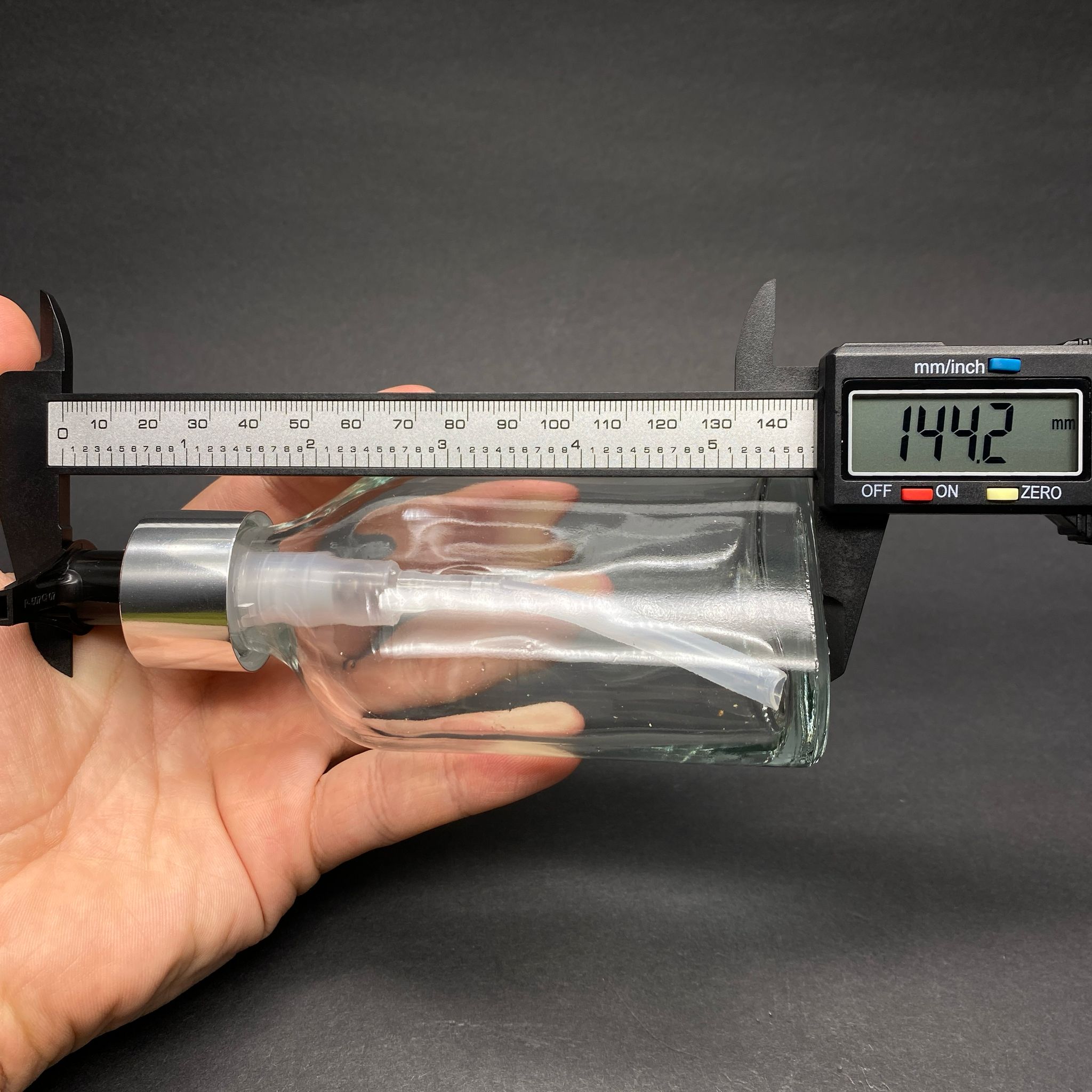 100 CC YASSI CAM ŞİŞE - GÜMÜŞ POMPALI  - 100 ML SIVI SABUN POMPALI YASSI CAM ŞİŞE , CAM TONİK ŞİŞESİ