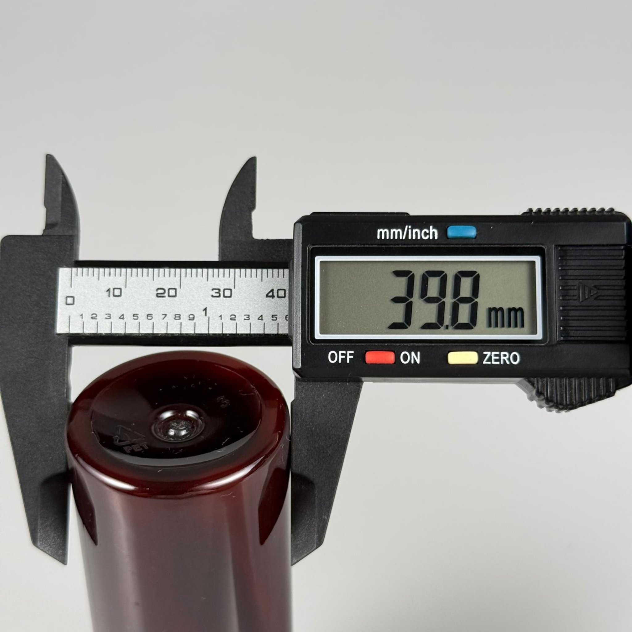 100 CC SİLİNDİR KESKİN KÜT MODEL SERT (17 GR) PET ŞİŞE - KAPAKSIZ - AĞIZ ÇAPI 24 MM - AMBER