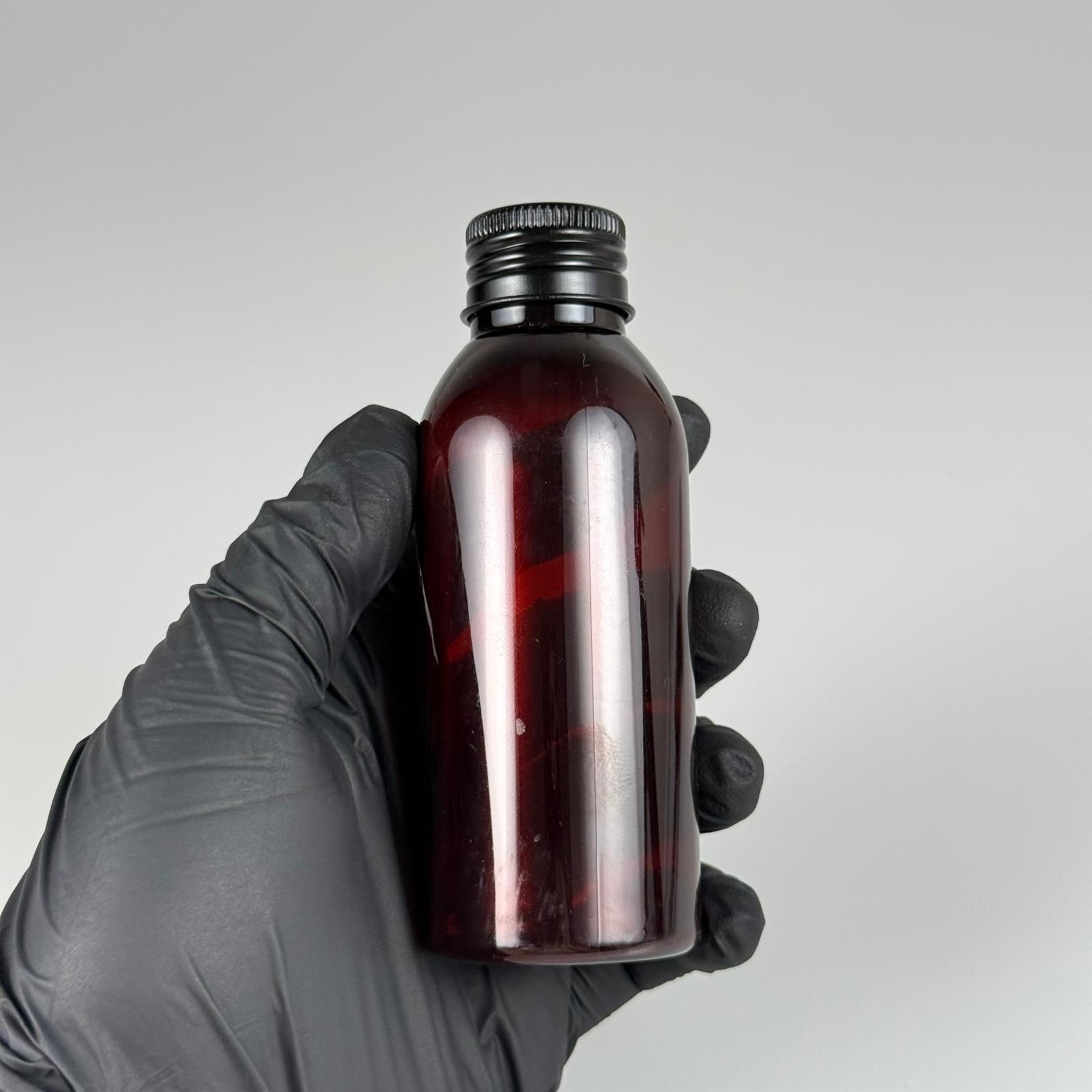 100 CC AMBER SERT MODEL PET ŞİŞE (24 AĞIZ) + KÖPÜK CONTALI SİYAH METAL ALÜMİNYUM KAPAK TAKIM - 100 ML KAPAKLI KAHVERENGİ KALIN PET ŞİŞELER
