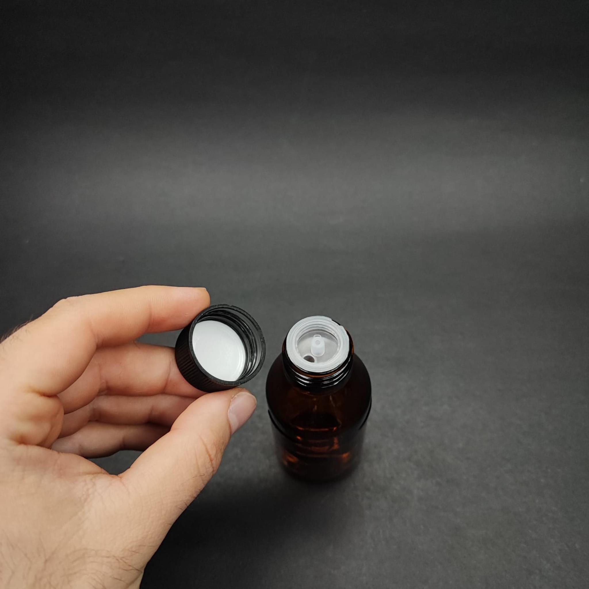 60 ML DOLUMU KOLAY, GENİŞ AĞIZLI İÇTEN DAMLALIKLI ŞİŞE (25 MM AĞIZ)  - 60 CC SİYAH CONTALI KAPAKLI İÇTEN DAMLALIKLI CAM ECZA ŞİŞESİ - AMBER KAHVERENGİ