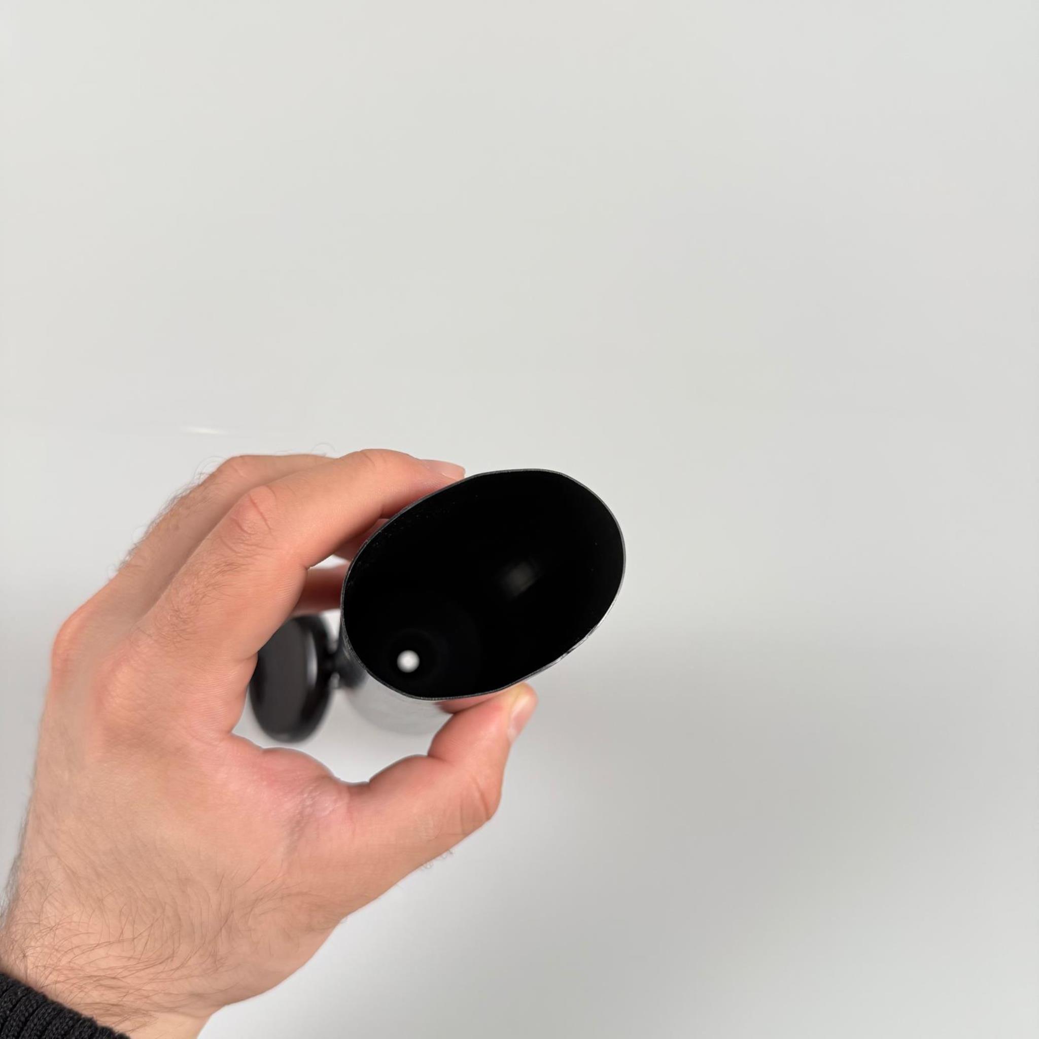 KOZMETİK İÇİN SİYAH BOŞ KREM TÜPÜ KAPAKLI - 150 ML - MERHEM TÜPÜ - LİPGLOSS TÜP - DUDAK PARLATICISI TÜPÜ - BAL DOLUMU İÇİN PLASTİK TÜP  - AÇILIR KAPANIR FLİPTOP KAPAKLI - ALTI AÇIK ELLE KAPANMAZ ISITICI GEREKİR