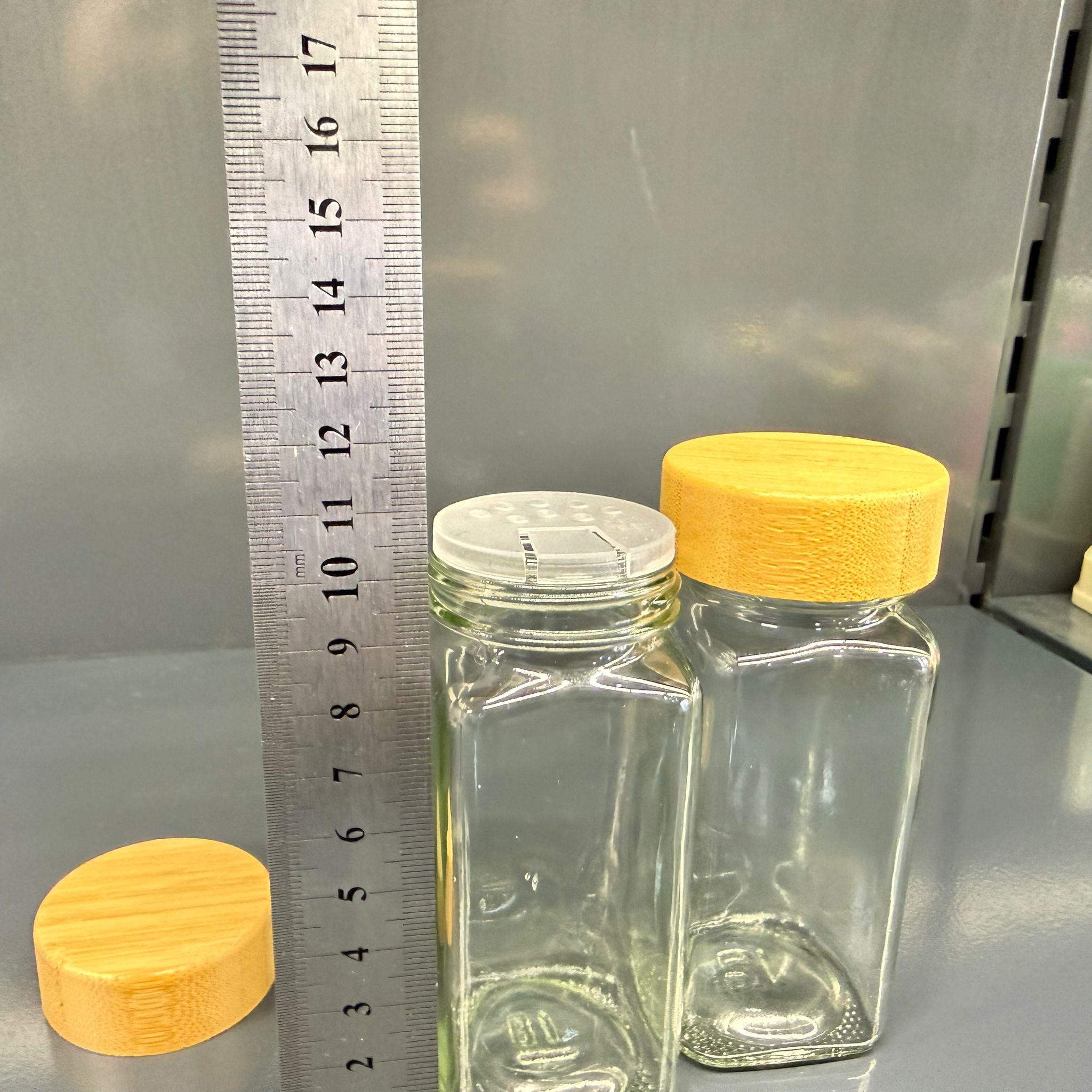 120 CC KARE BAHARAT KAVANOZU + BAMBU AHŞAP KAPAK + İÇ TIPA TAKIM - 120 ML KÖŞELİ PUL BİBER, KEKİK VS İÇİN DÜZENLEYİCİ CAM KAVANOZLARI - Baharatlık kavanozları