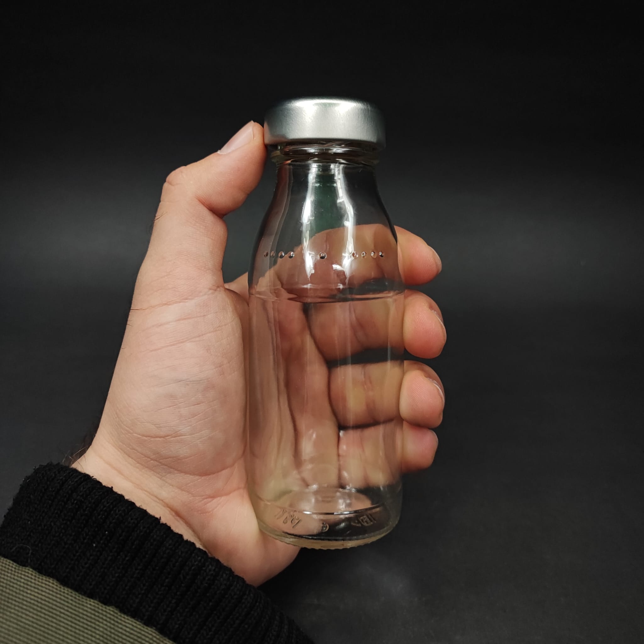 100 CC CAM ŞİŞE ŞİŞE (SİLME 133 CC ÇİZGİYE KADAR 90 CC) - GÜMÜŞ METAL KAPAKLI (SICAK DOLUMA, KONSERVEYE UYGUN) - 100 ML GENİŞ AĞIZLI CAM ŞİŞE