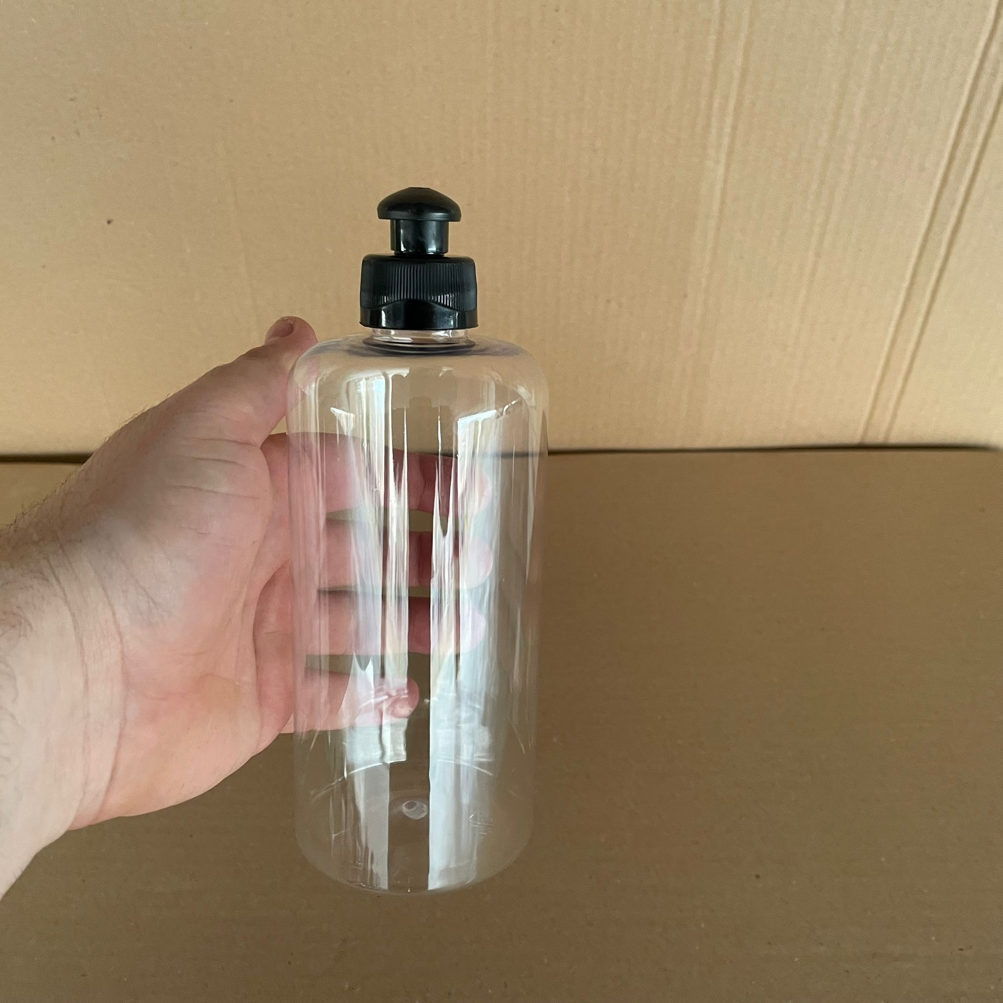 500 CC UZUN SİLİNDİR PET ŞİŞE KALIN (26 GR) - SİYAH PUSH-PULL KAPAKLI - 28 AĞIZ - 500 ML PET ŞİŞE